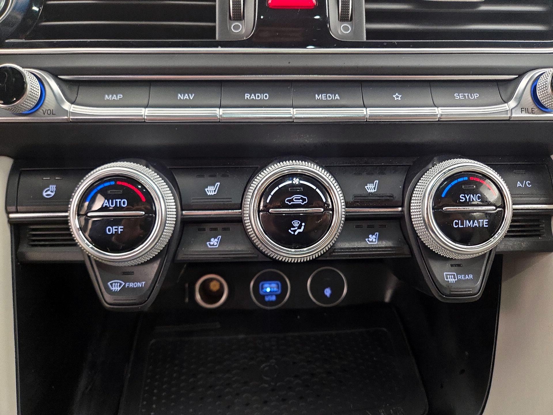 Thumbnail: 2022 Genesis G70 - 17