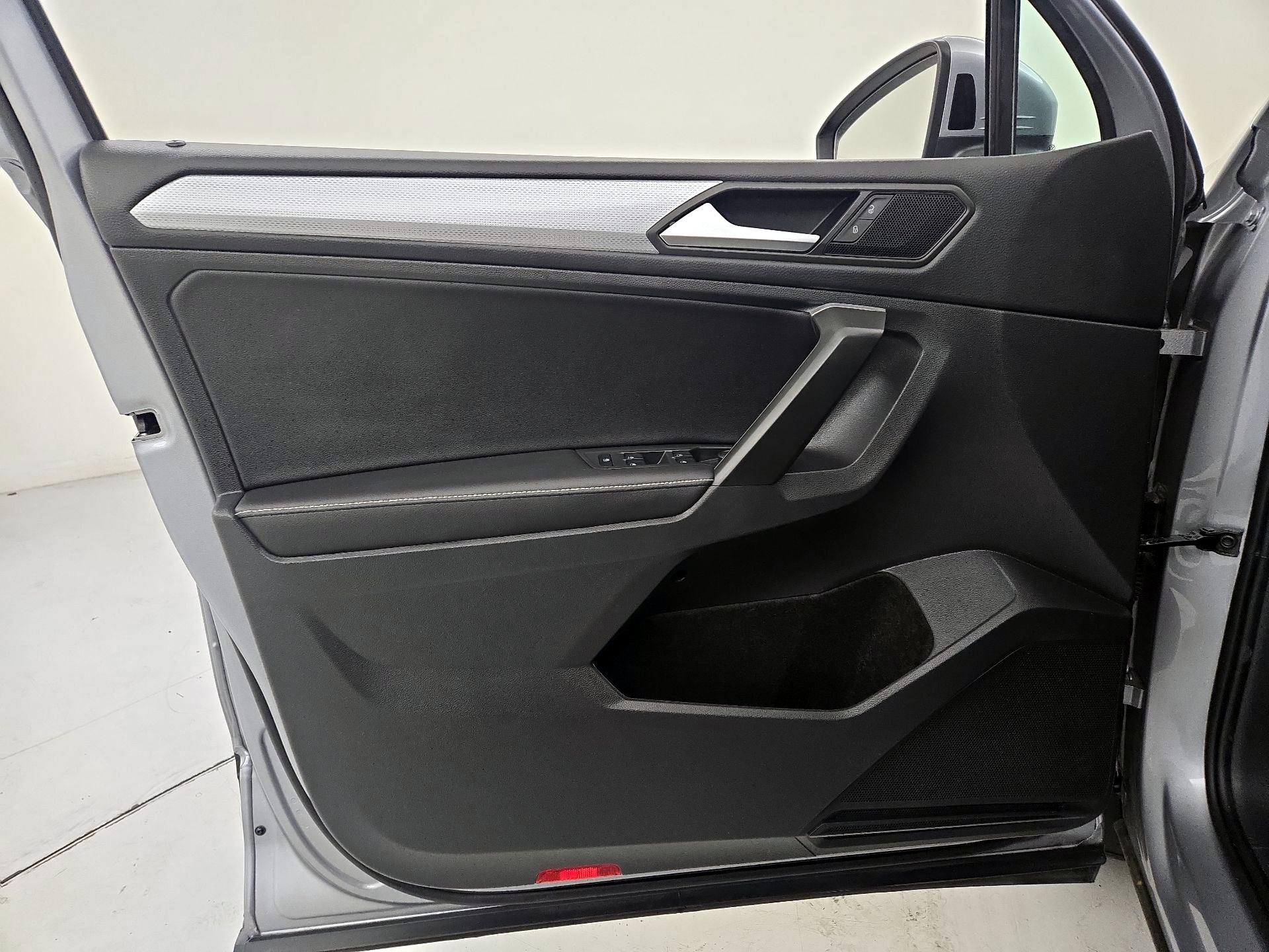 Thumbnail: 2024 Volkswagen Tiguan - 12