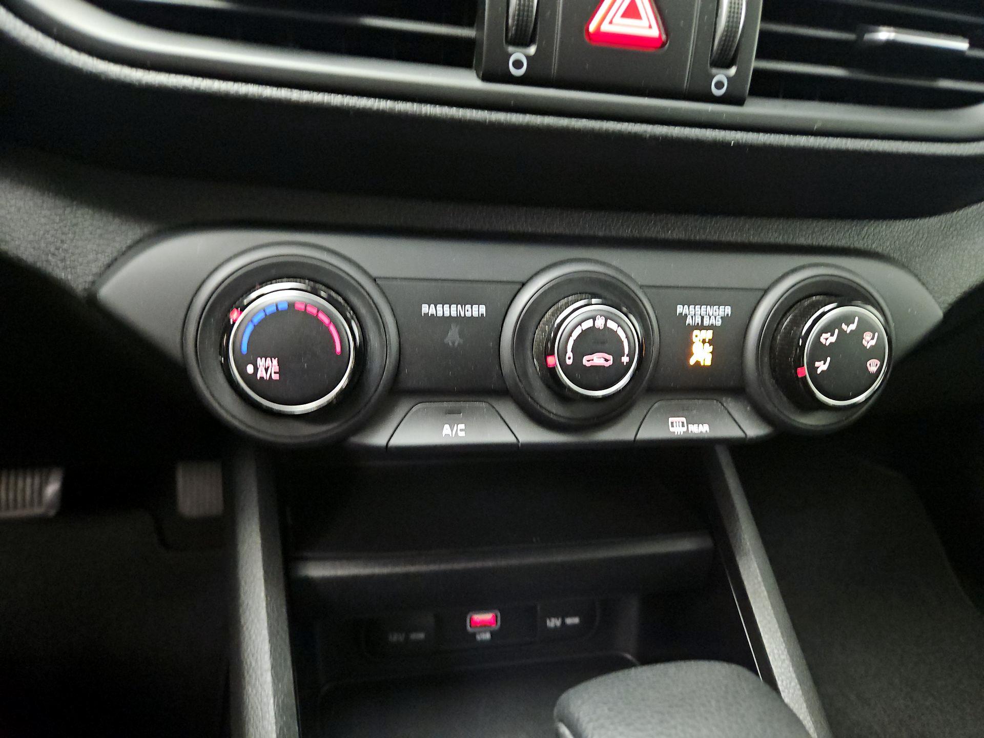 Thumbnail: 2023 Kia Forte - 16