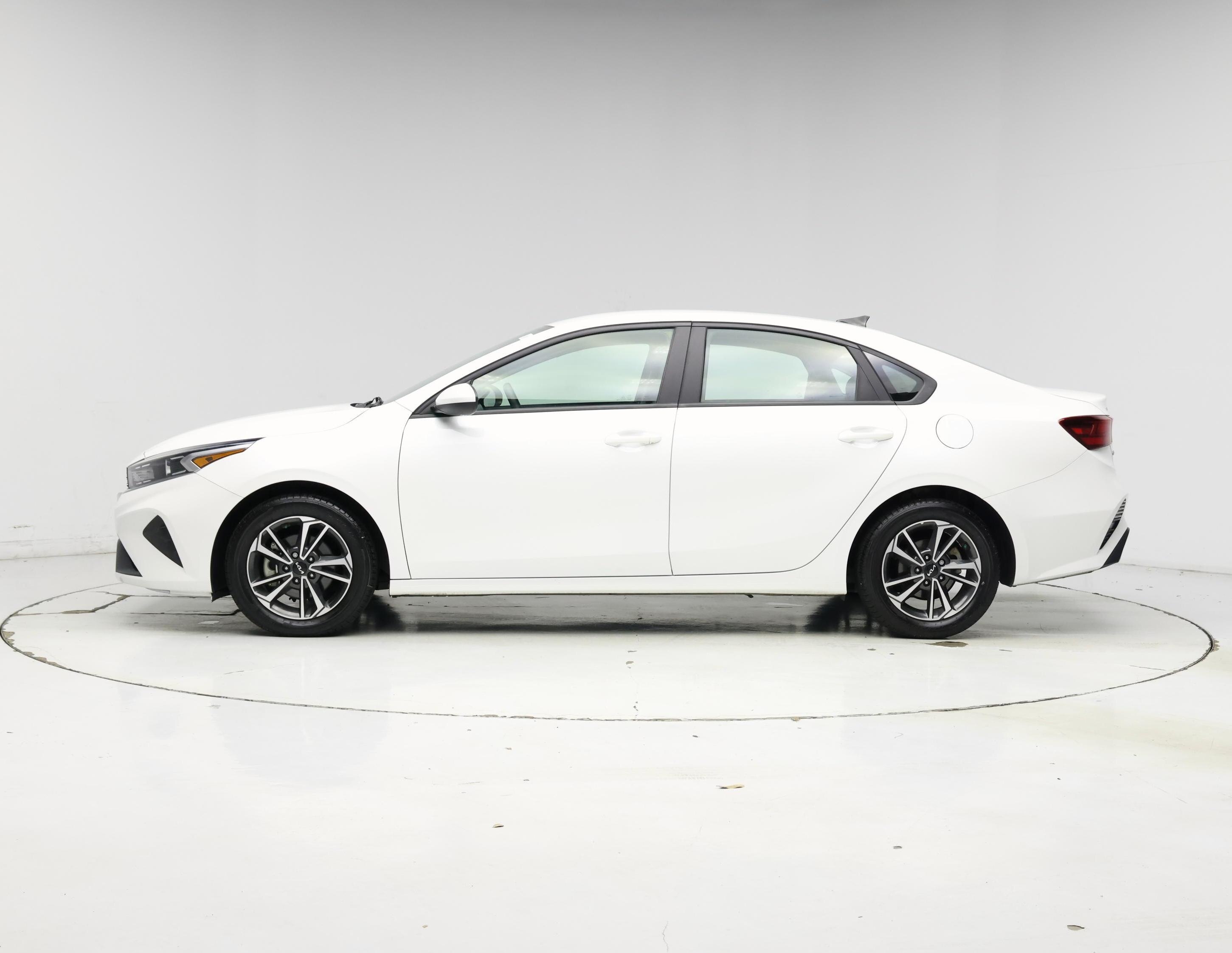 Thumbnail: 2023 Kia Forte - 3