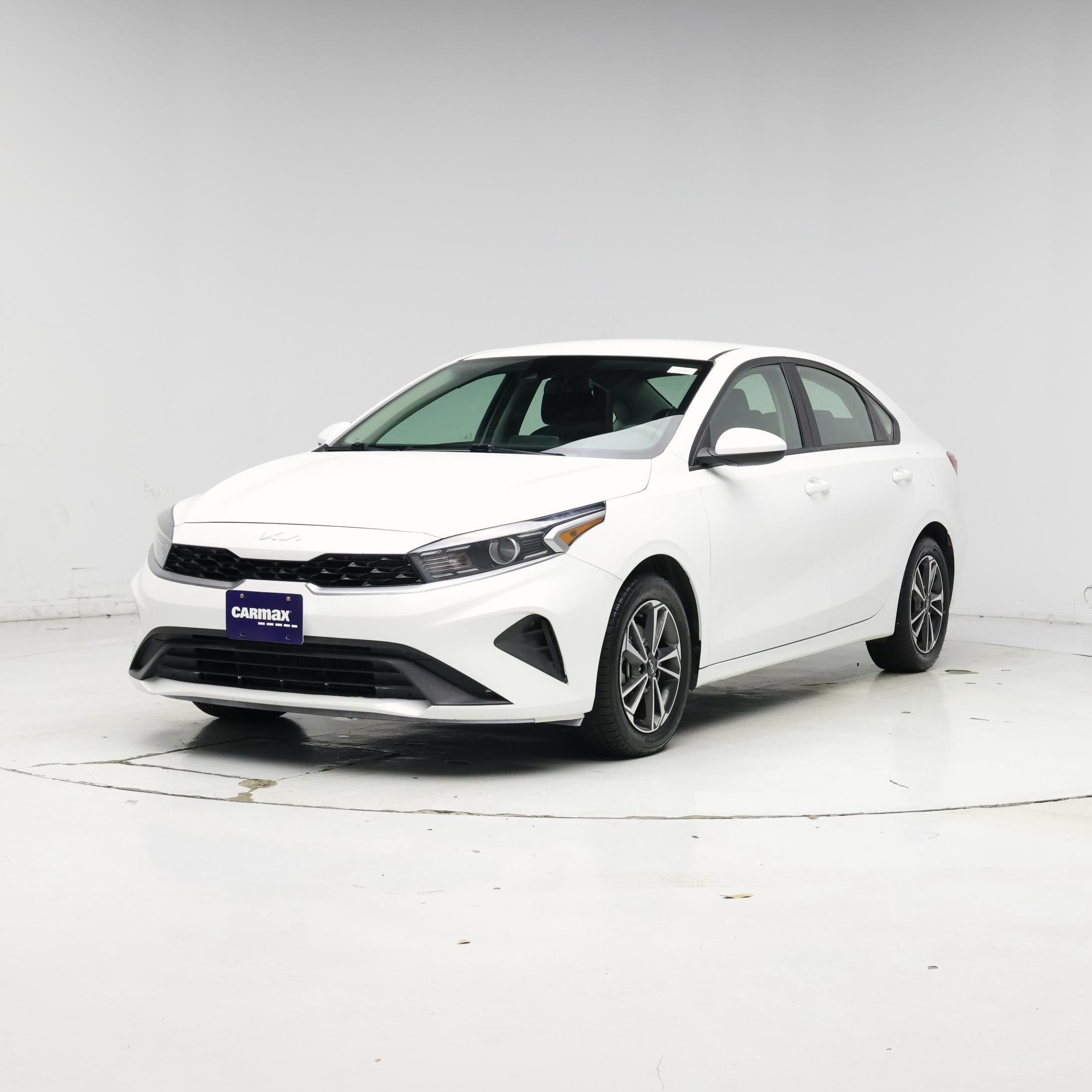 Thumbnail: 2023 Kia Forte - 4