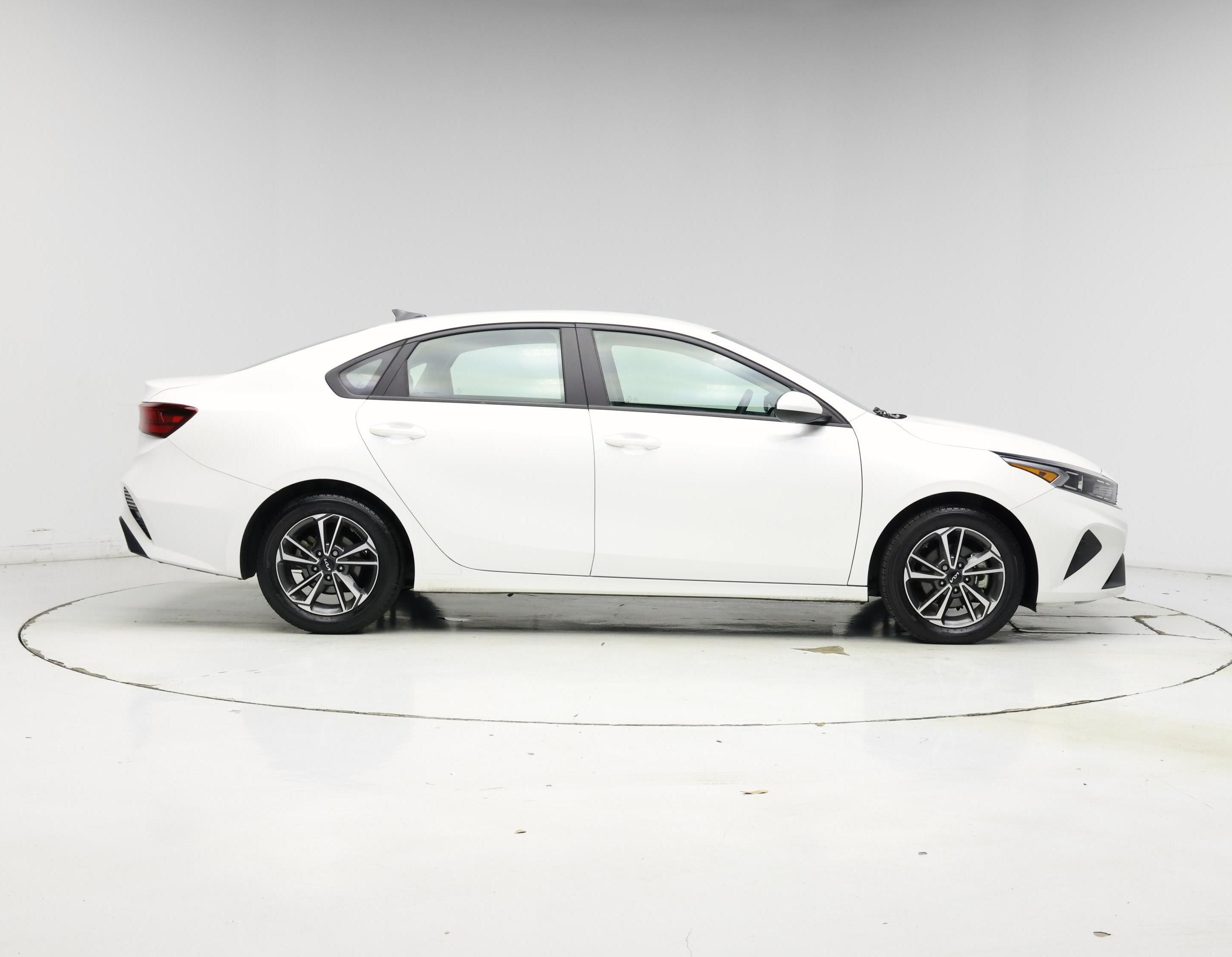 Thumbnail: 2023 Kia Forte - 7