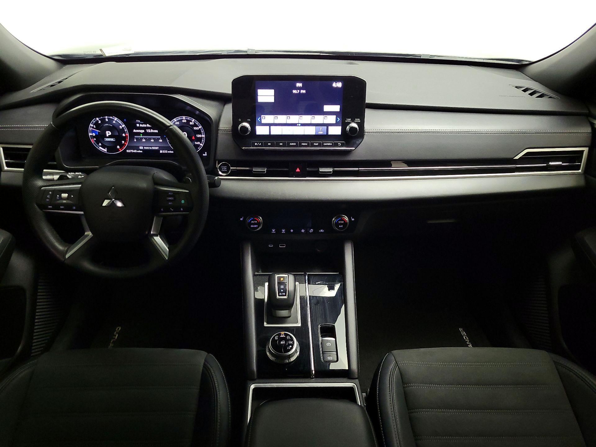 Thumbnail: 2023 Mitsubishi Outlander - 9