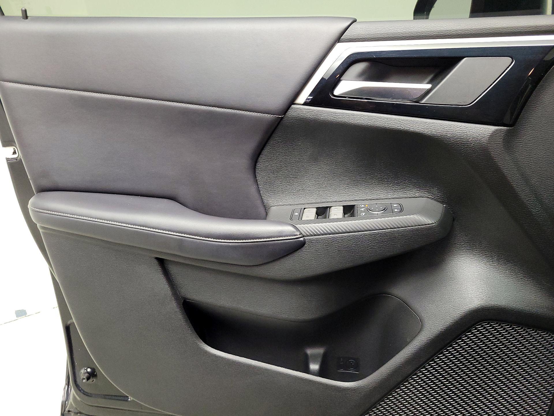 Thumbnail: 2023 Mitsubishi Outlander - 12