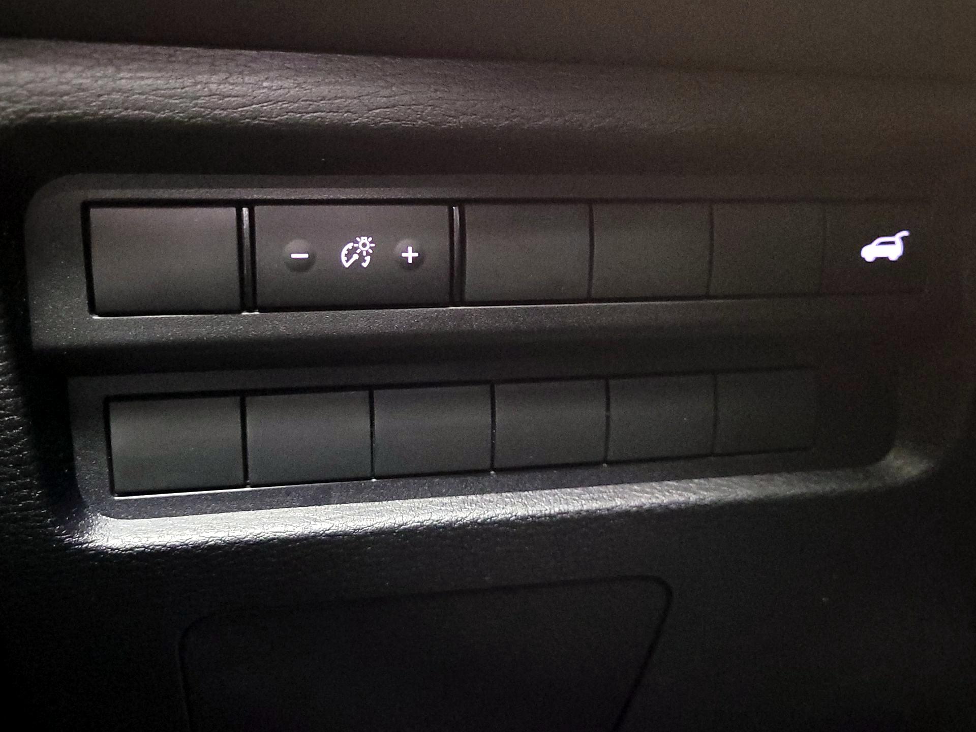 Thumbnail: 2023 Mitsubishi Outlander - 13