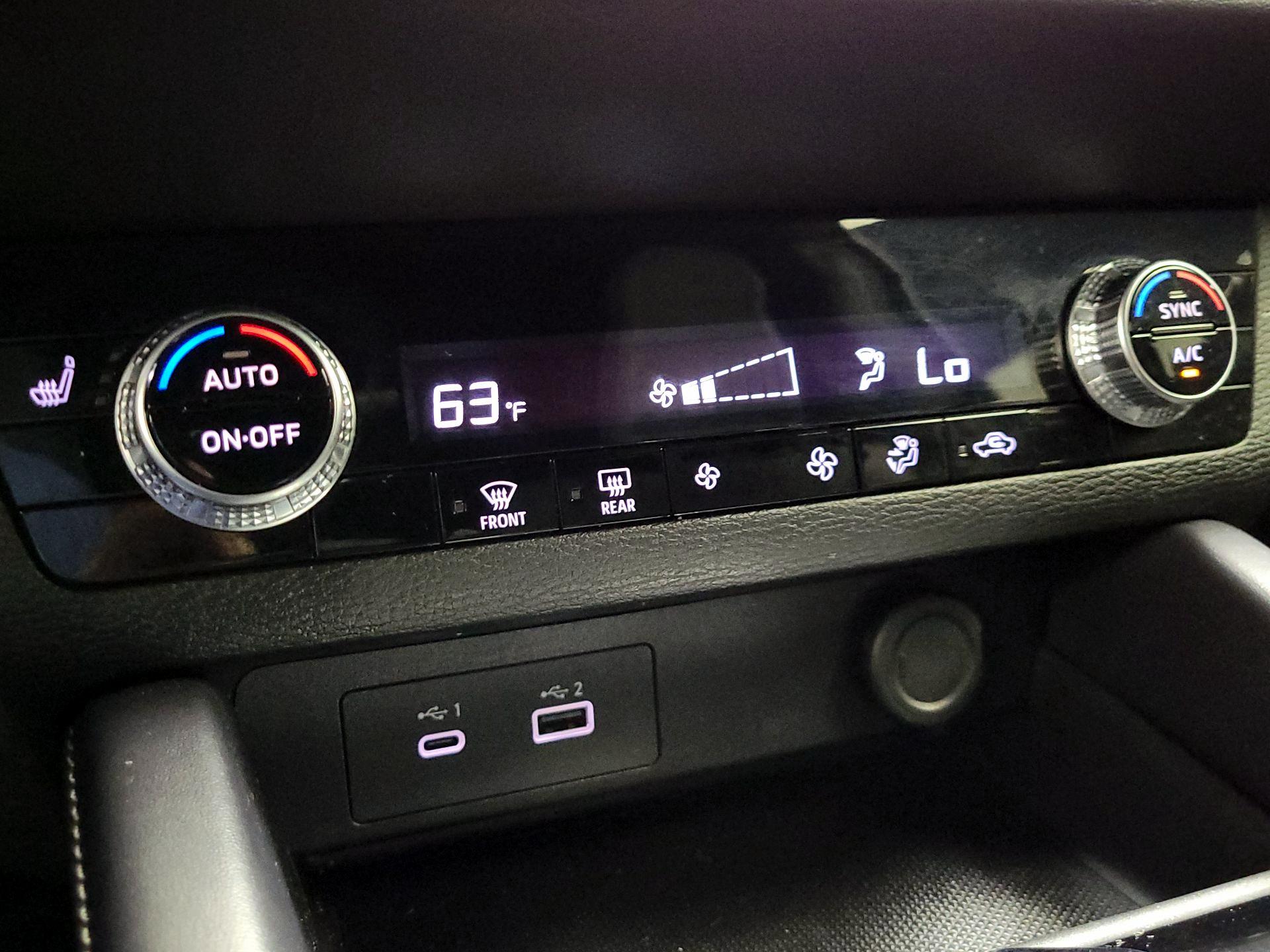 Thumbnail: 2023 Mitsubishi Outlander - 17