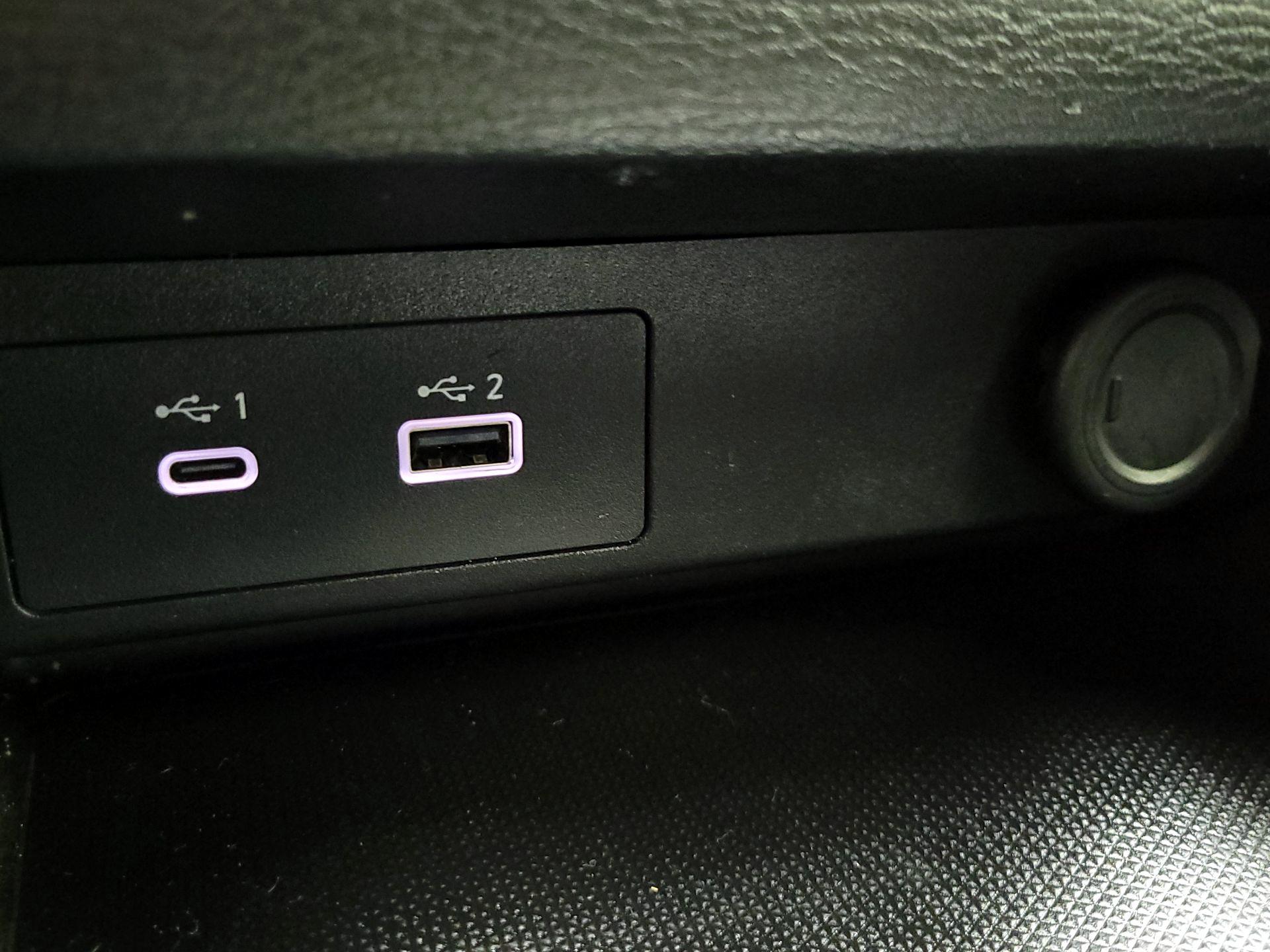 Thumbnail: 2023 Mitsubishi Outlander - 19