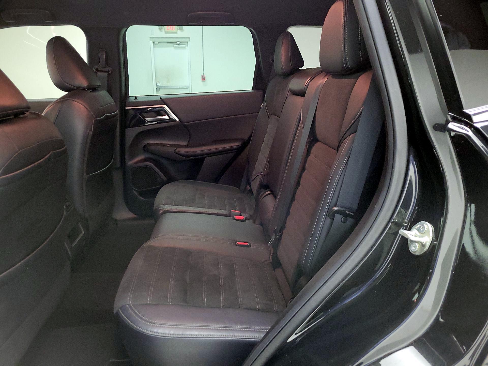 Thumbnail: 2023 Mitsubishi Outlander - 20