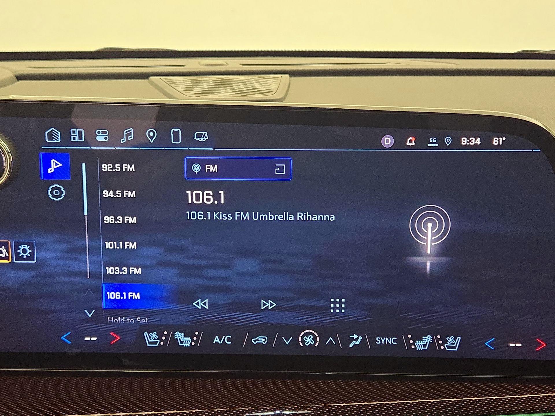 Thumbnail: 2025 Chevrolet Traverse - 16