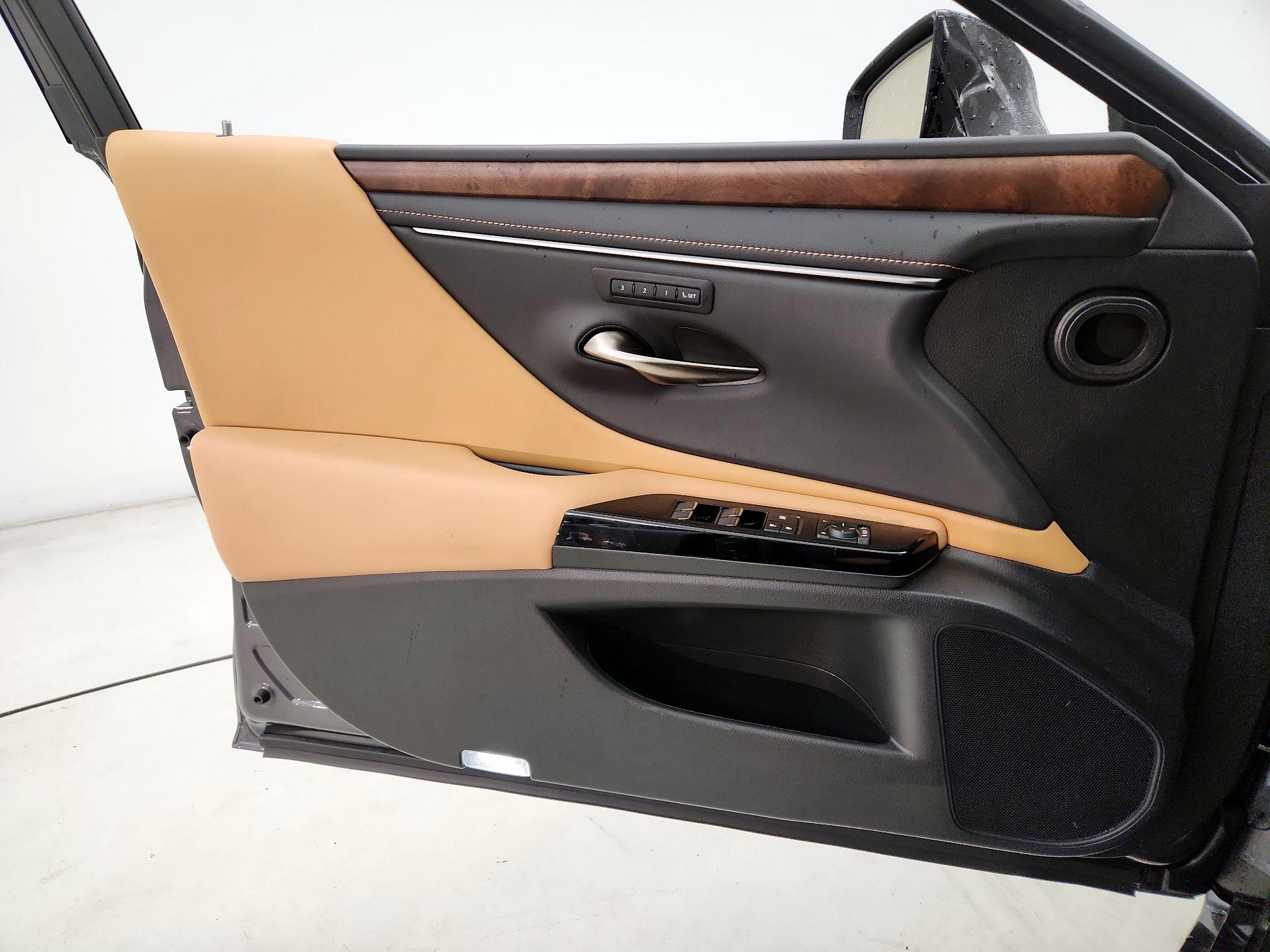 Thumbnail: 2025 Lexus ES - 12