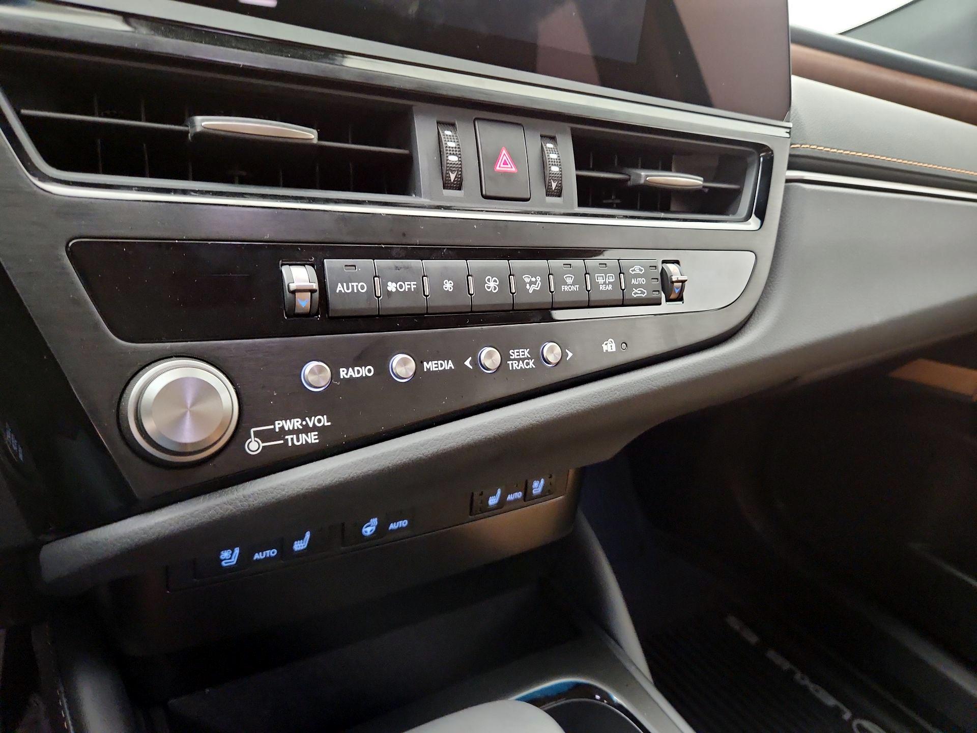 Thumbnail: 2025 Lexus ES - 14