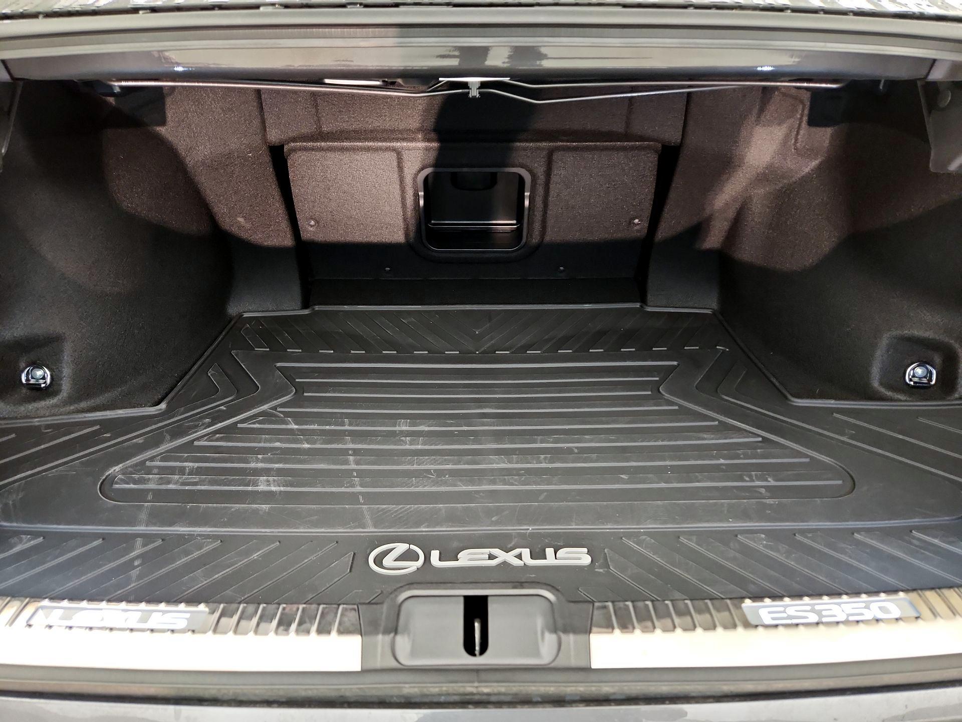 Thumbnail: 2025 Lexus ES - 16