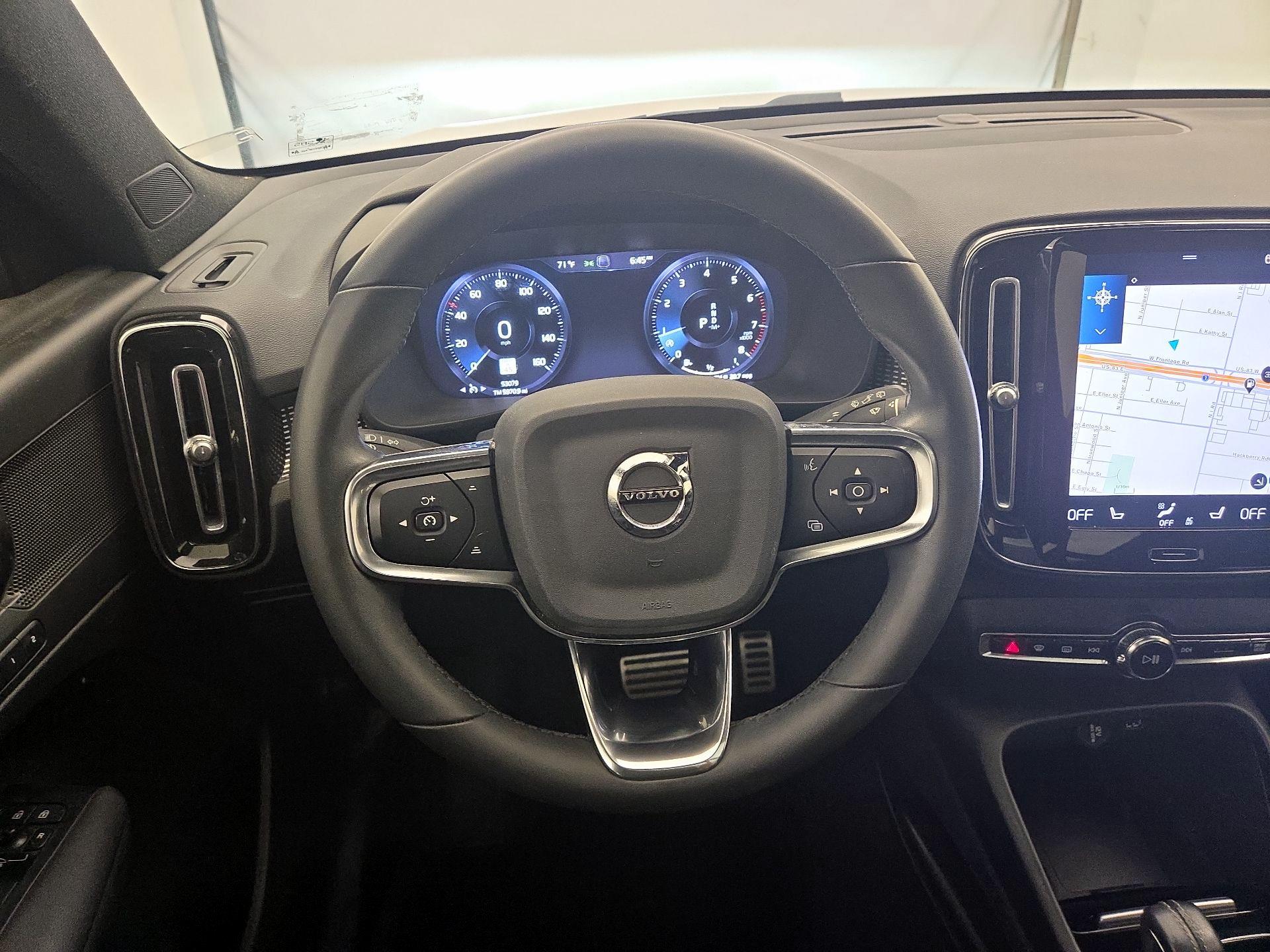 Thumbnail: 2022 Volvo XC40 - 10