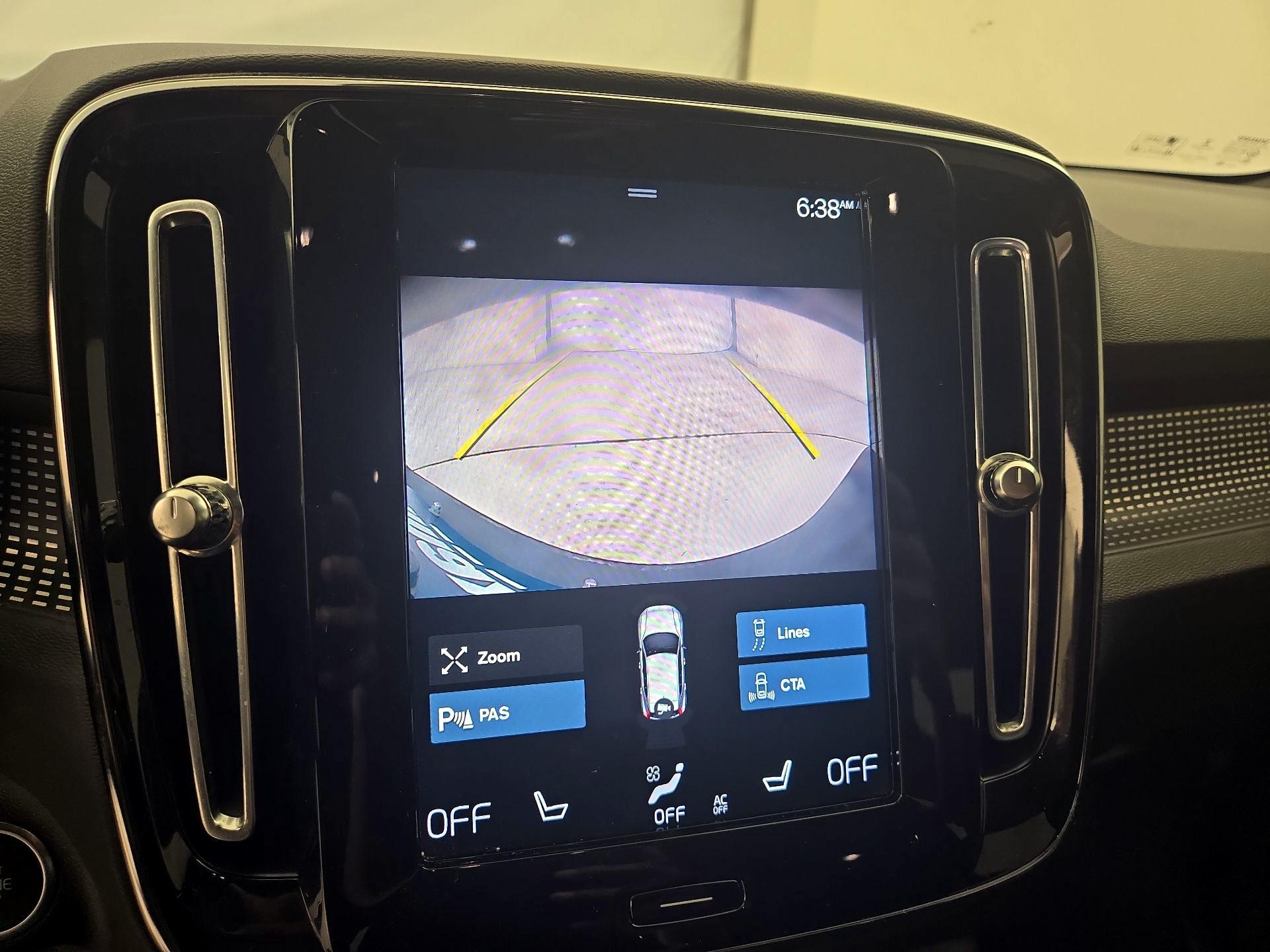 Thumbnail: 2022 Volvo XC40 - 15