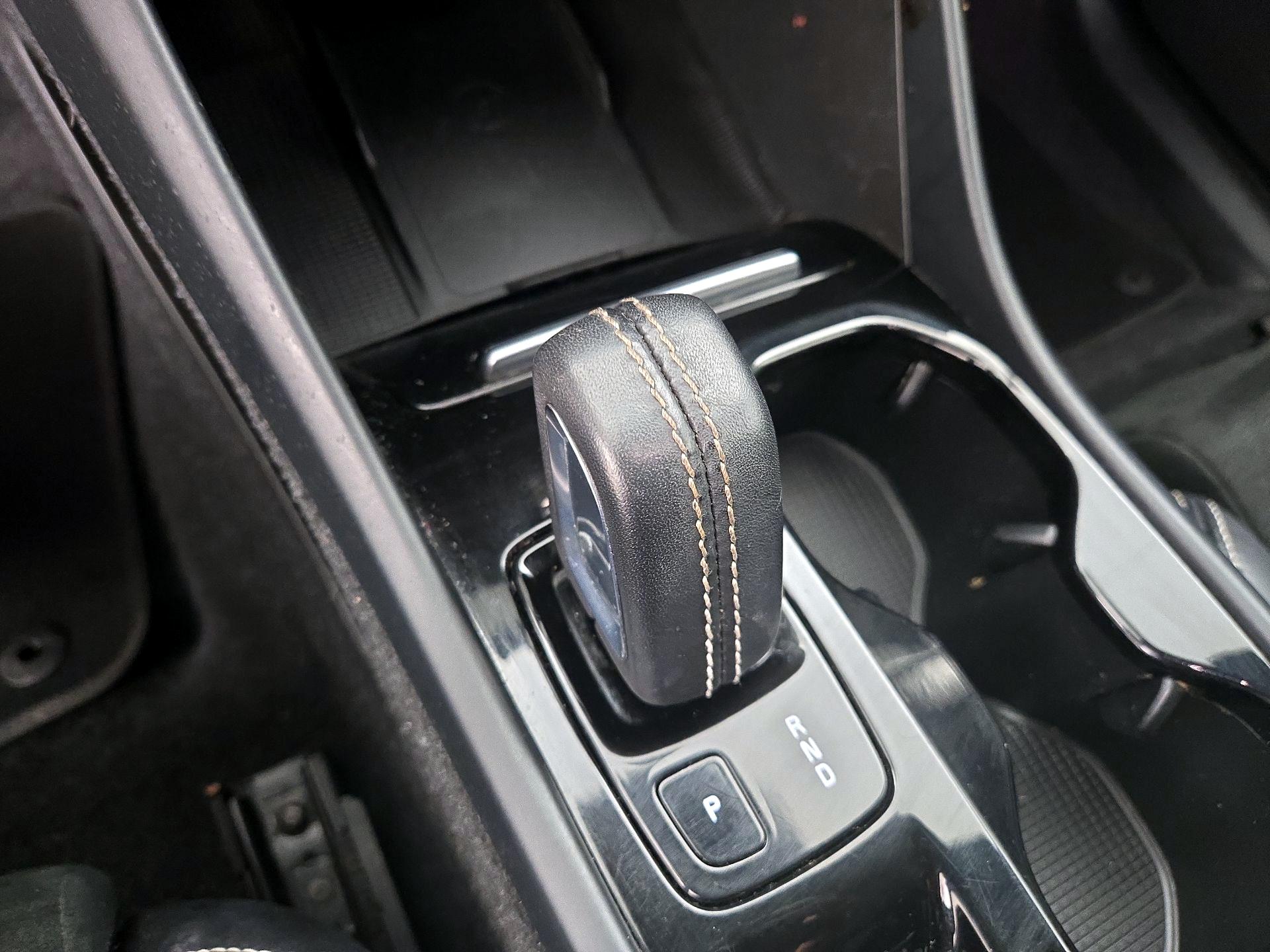 Thumbnail: 2022 Volvo XC40 - 18