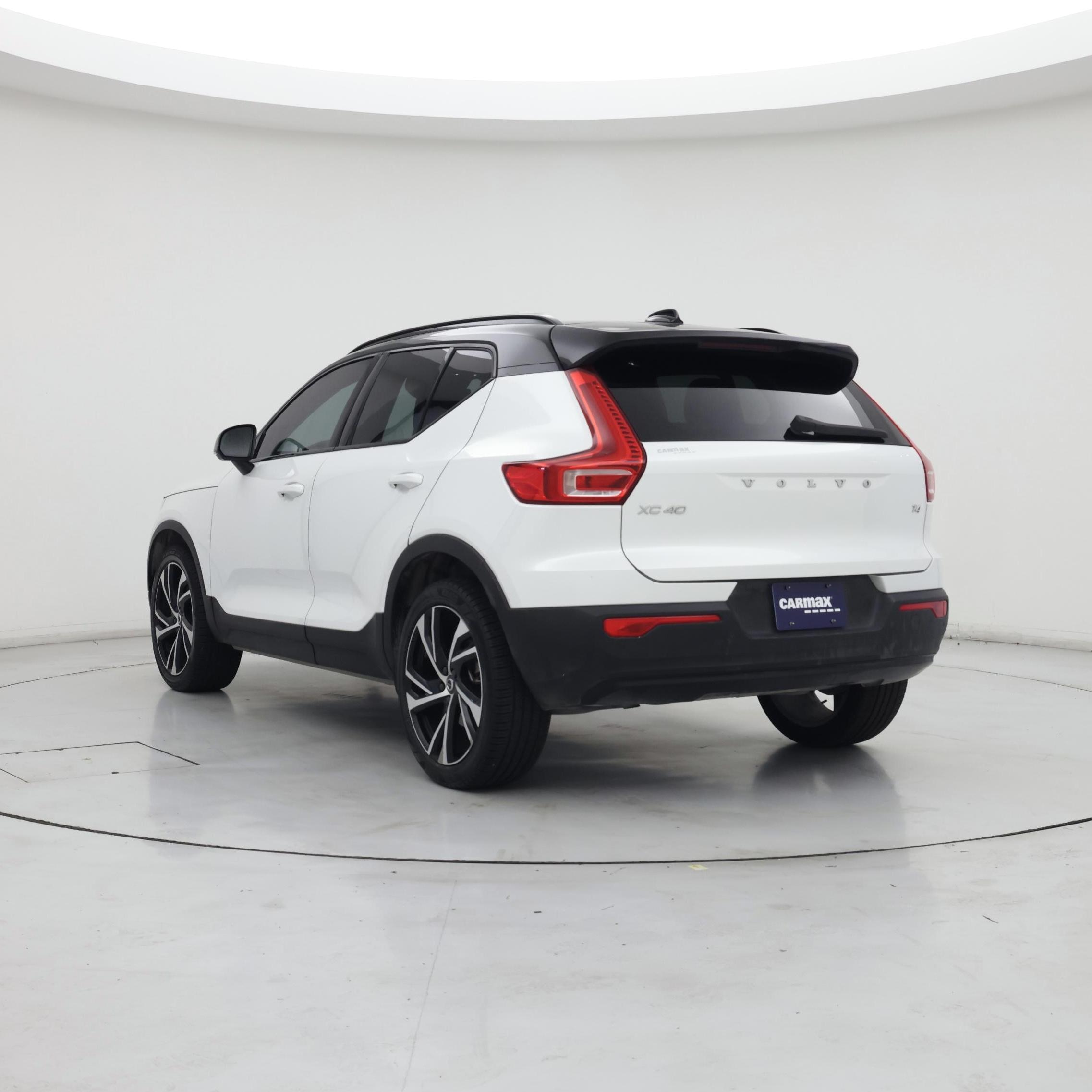 Thumbnail: 2022 Volvo XC40 - 2