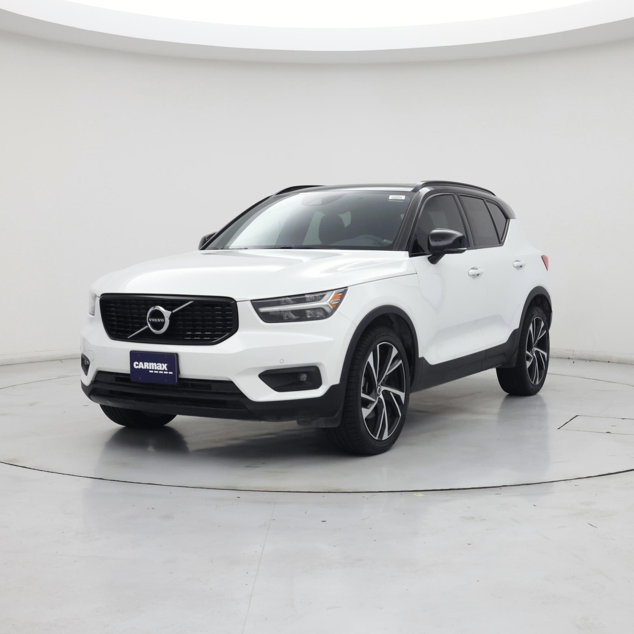 Thumbnail: 2022 Volvo XC40 - 4