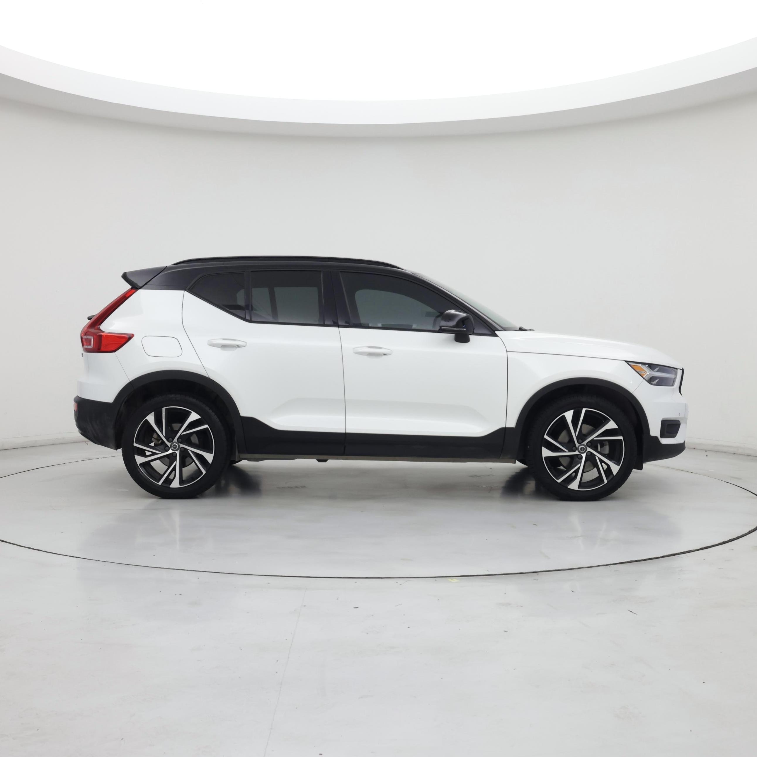 Thumbnail: 2022 Volvo XC40 - 7