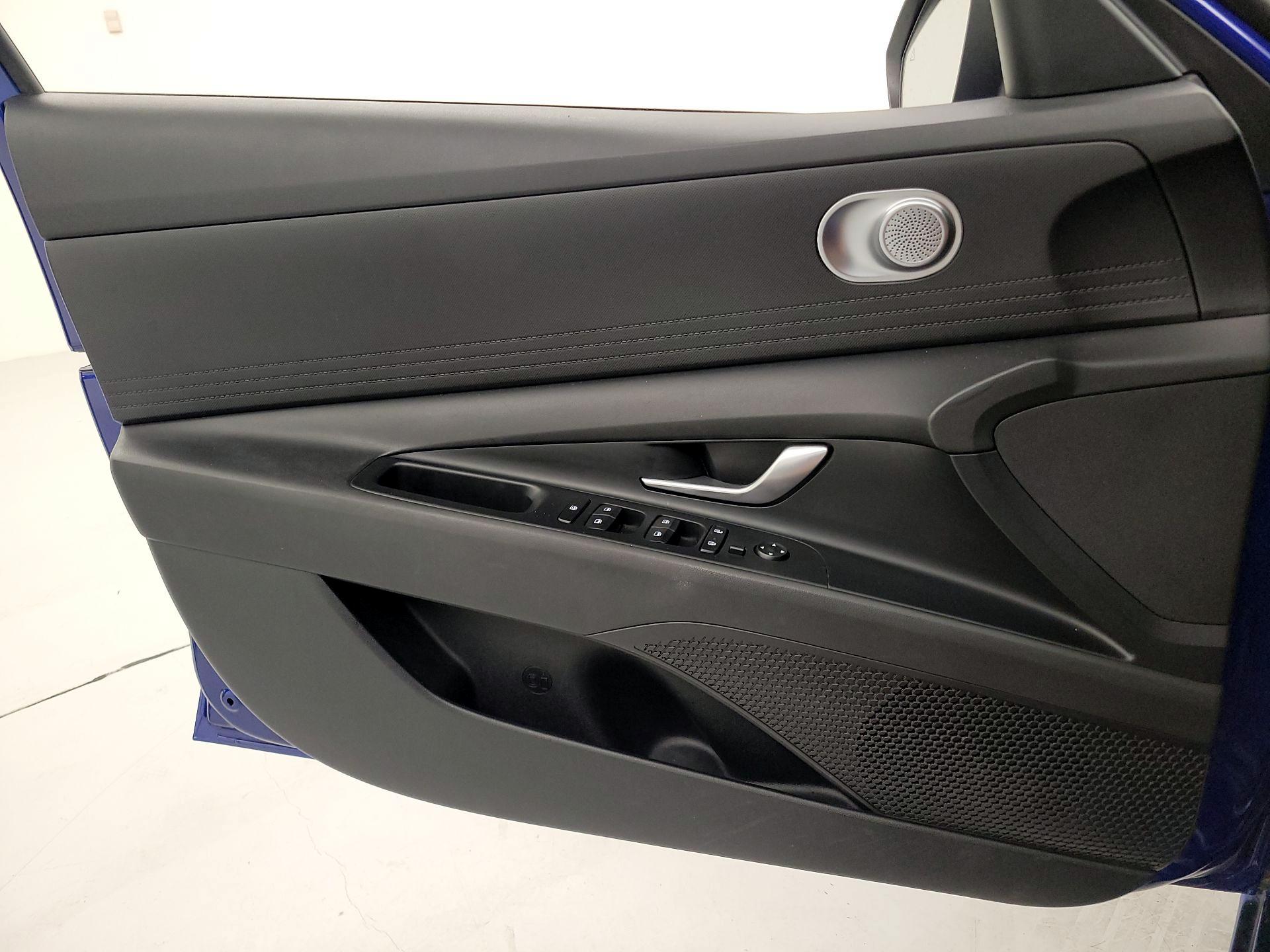 Thumbnail: 2023 Hyundai Elantra - 12