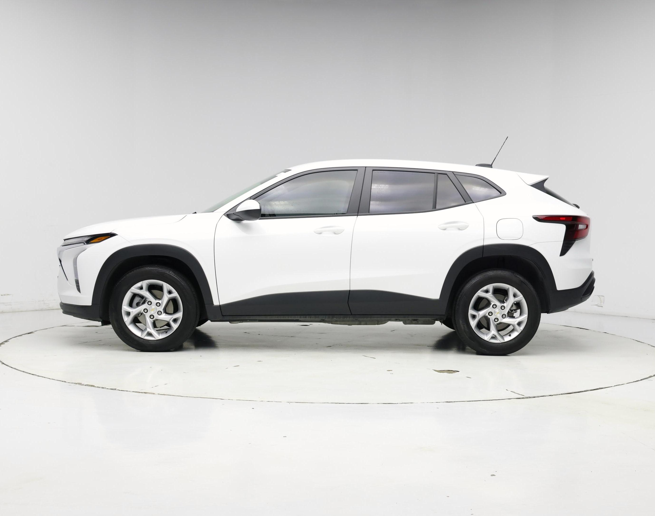 Thumbnail: 2025 Chevrolet Trax - 3