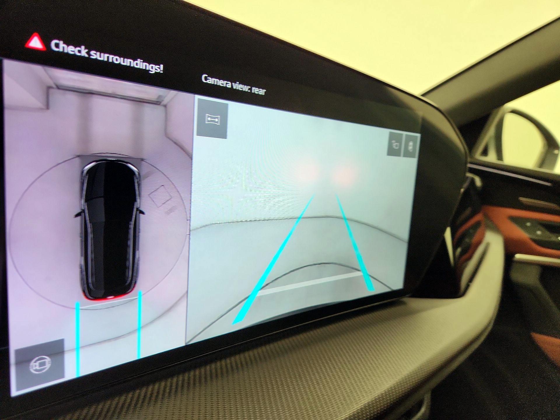 Thumbnail: 2025 Audi SQ5 - 14