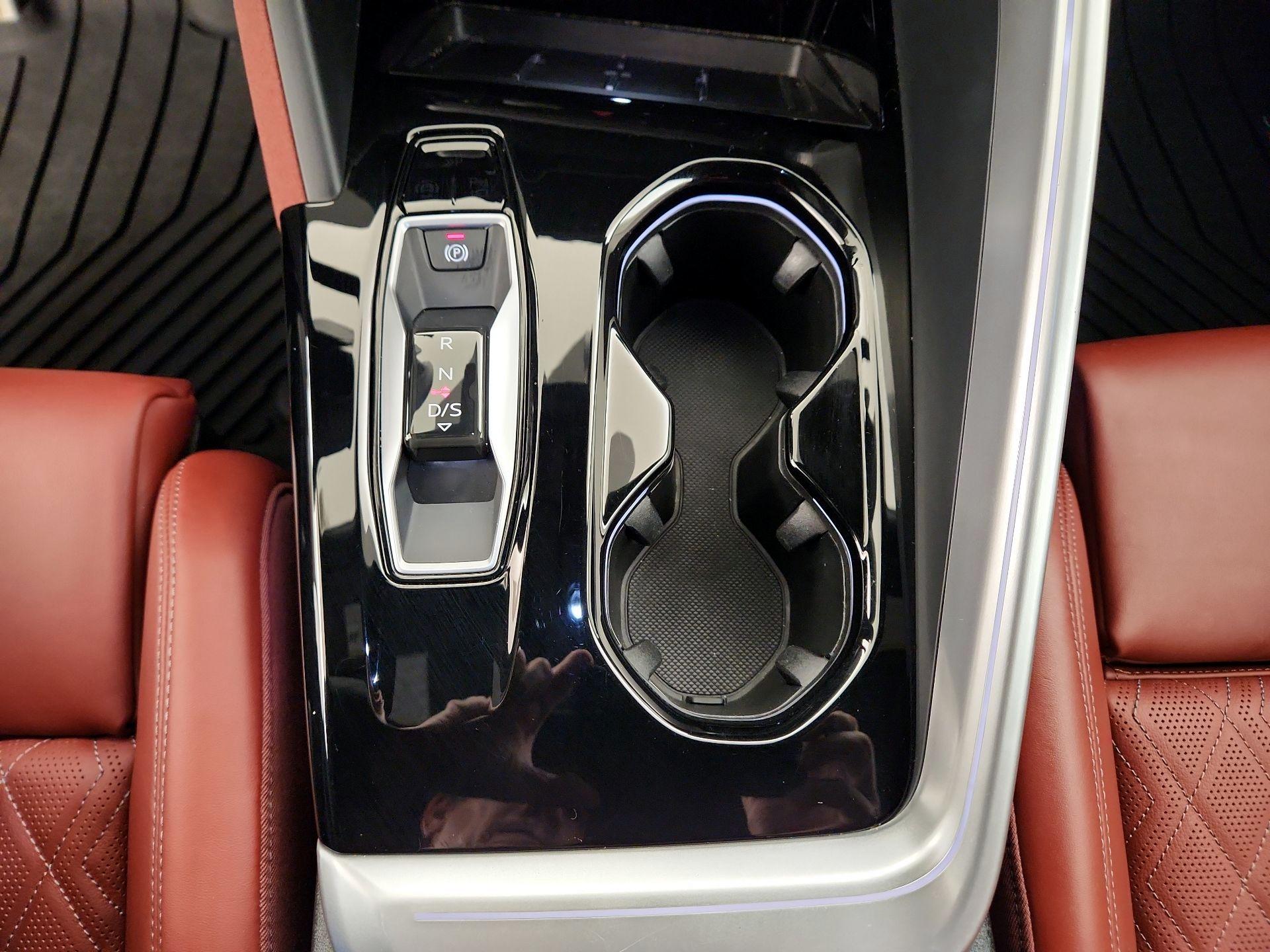 Thumbnail: 2025 Audi SQ5 - 17