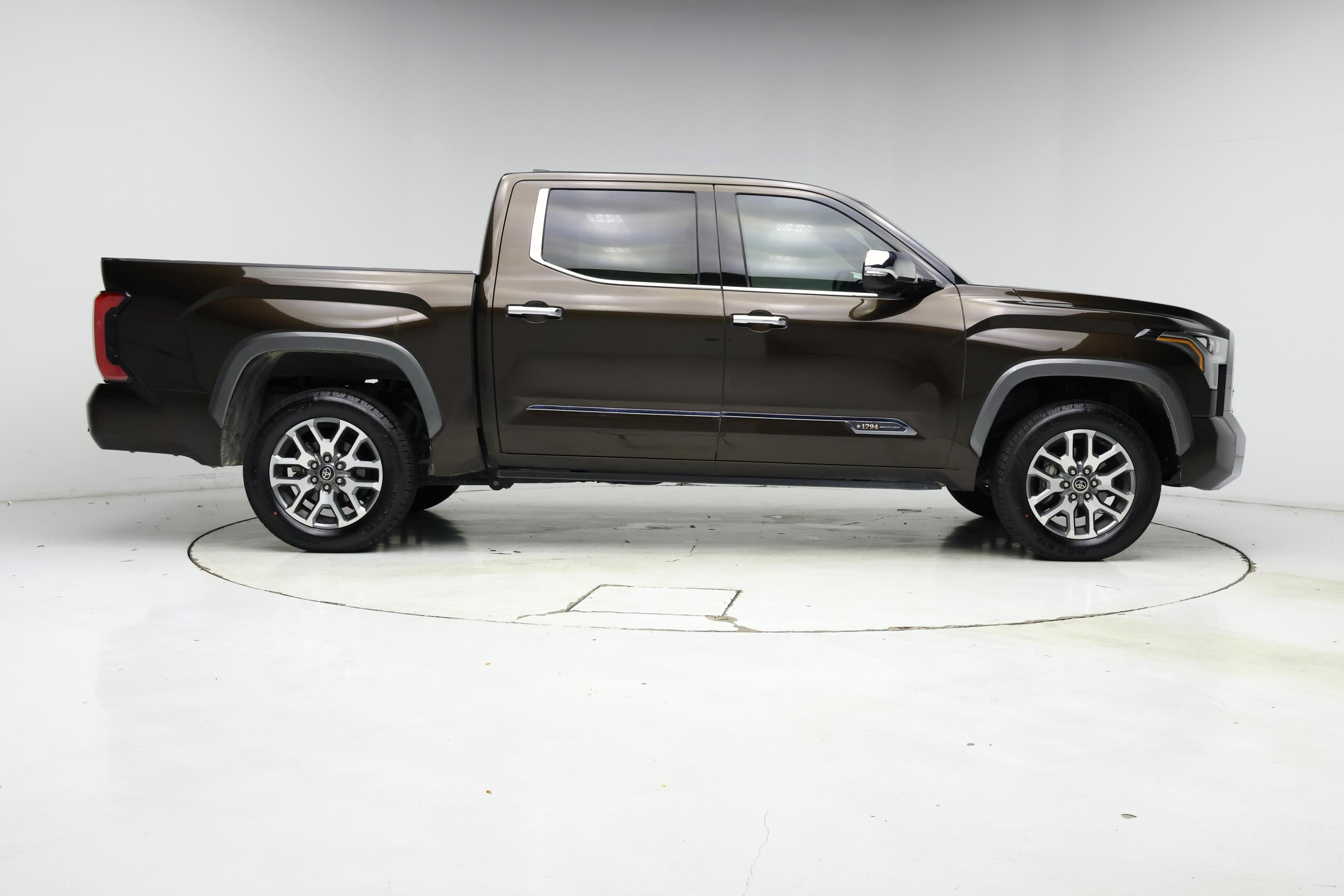 Thumbnail: 2022 Toyota Tundra - 7