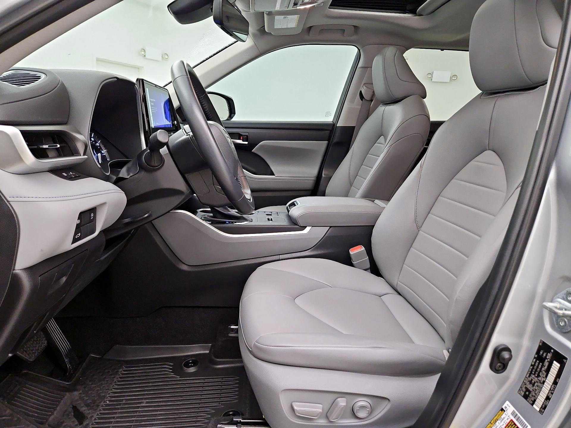 Thumbnail: 2023 Toyota Highlander - 11