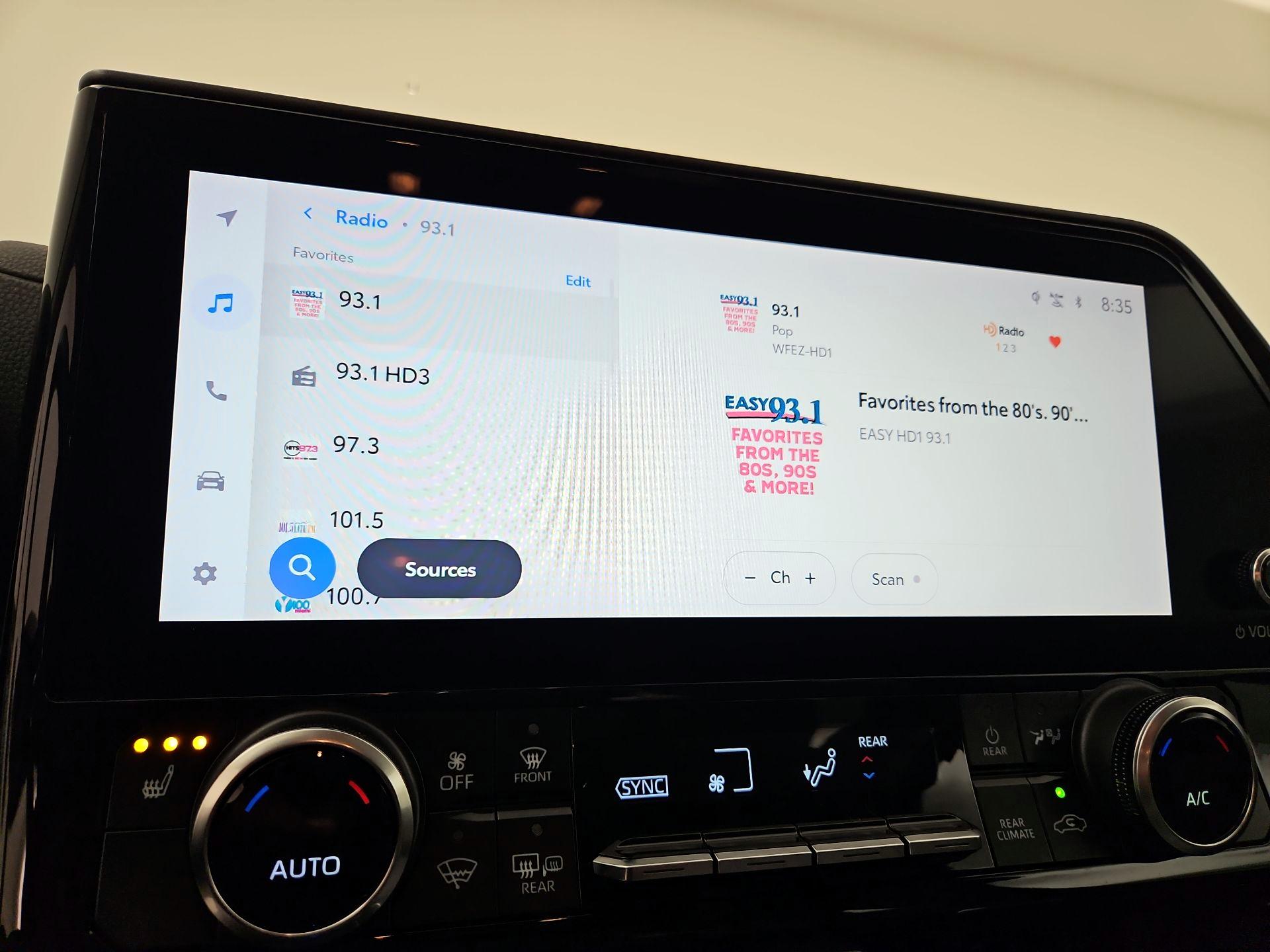 Thumbnail: 2023 Toyota Highlander - 16