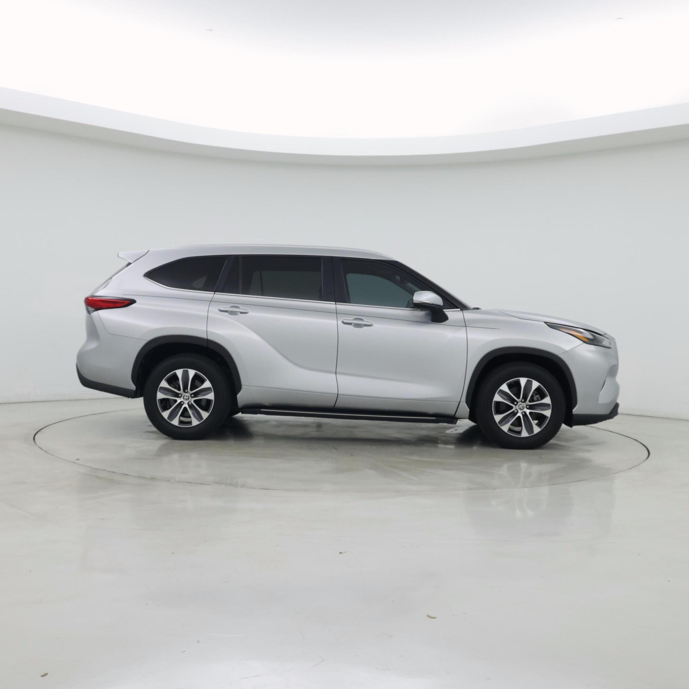 Thumbnail: 2023 Toyota Highlander - 7
