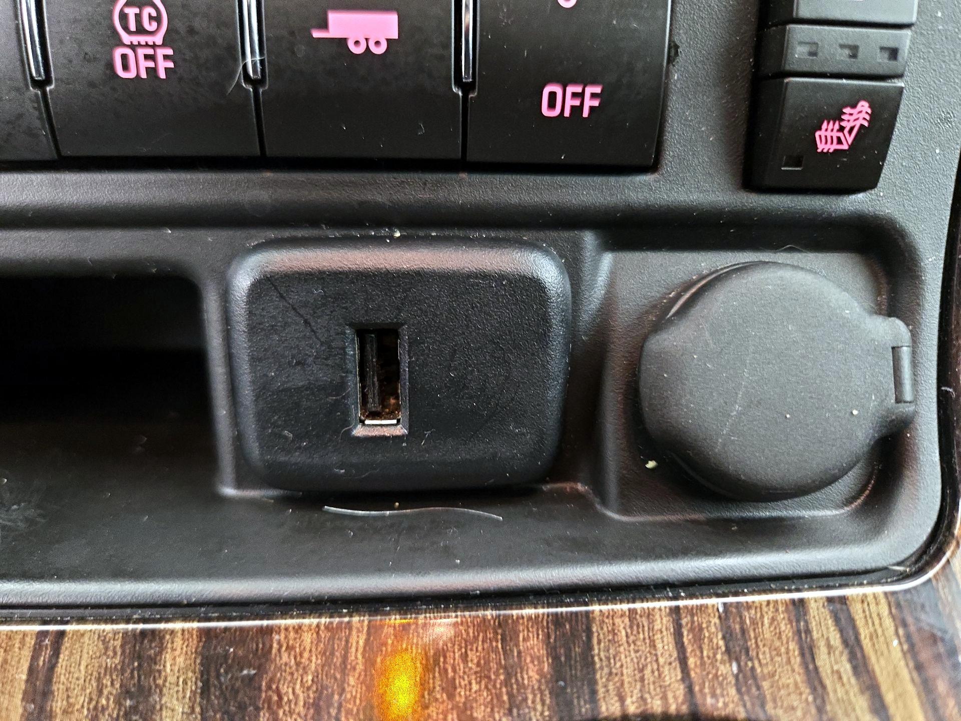 Thumbnail: 2016 GMC Acadia - 19