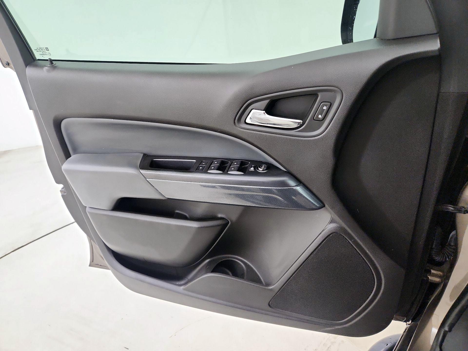 Thumbnail: 2017 Chevrolet Colorado - 12