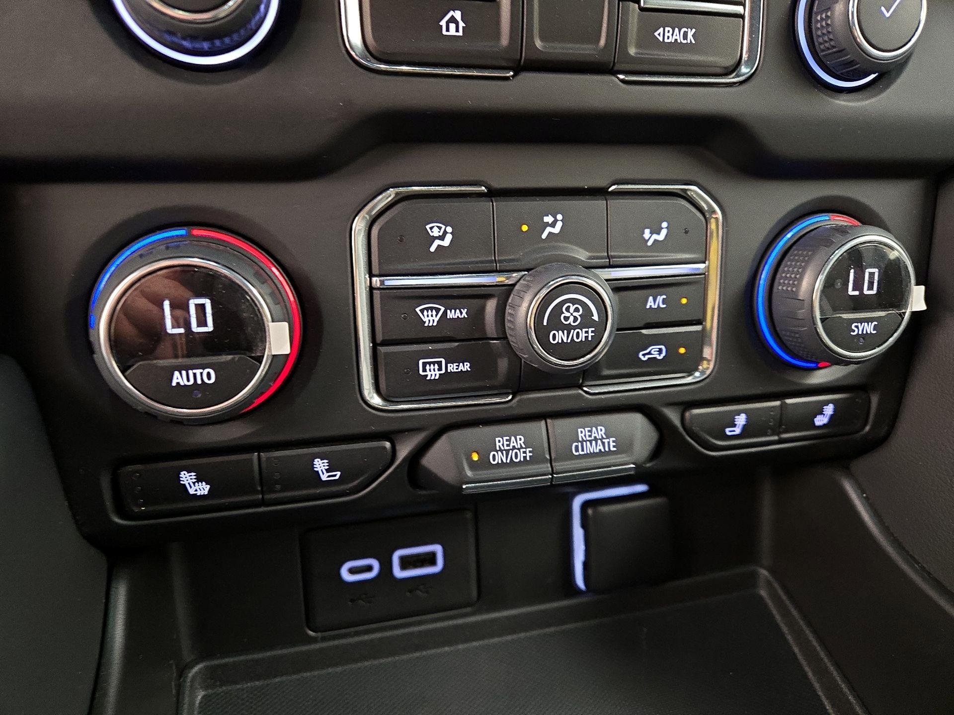 Thumbnail: 2022 Chevrolet Tahoe - 16