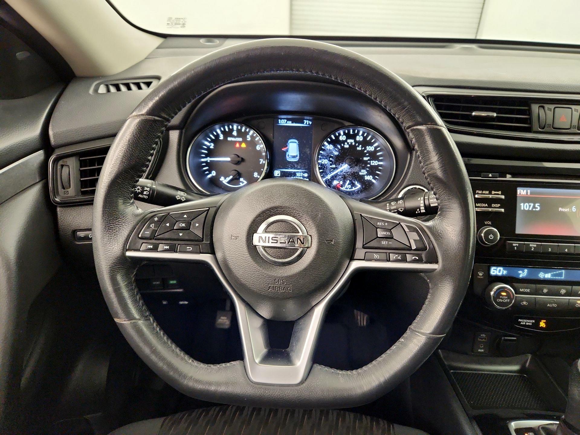 Thumbnail: 2017 Nissan Rogue - 10