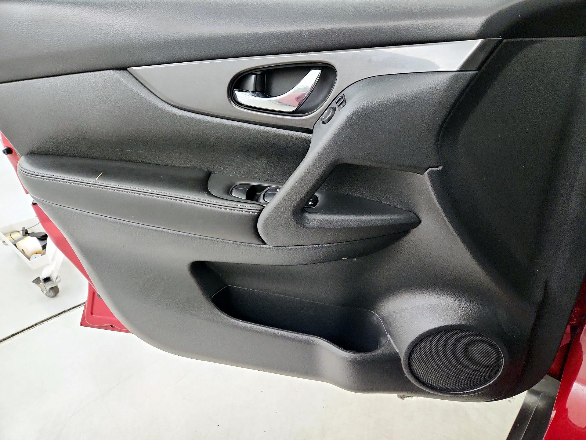 Thumbnail: 2017 Nissan Rogue - 12