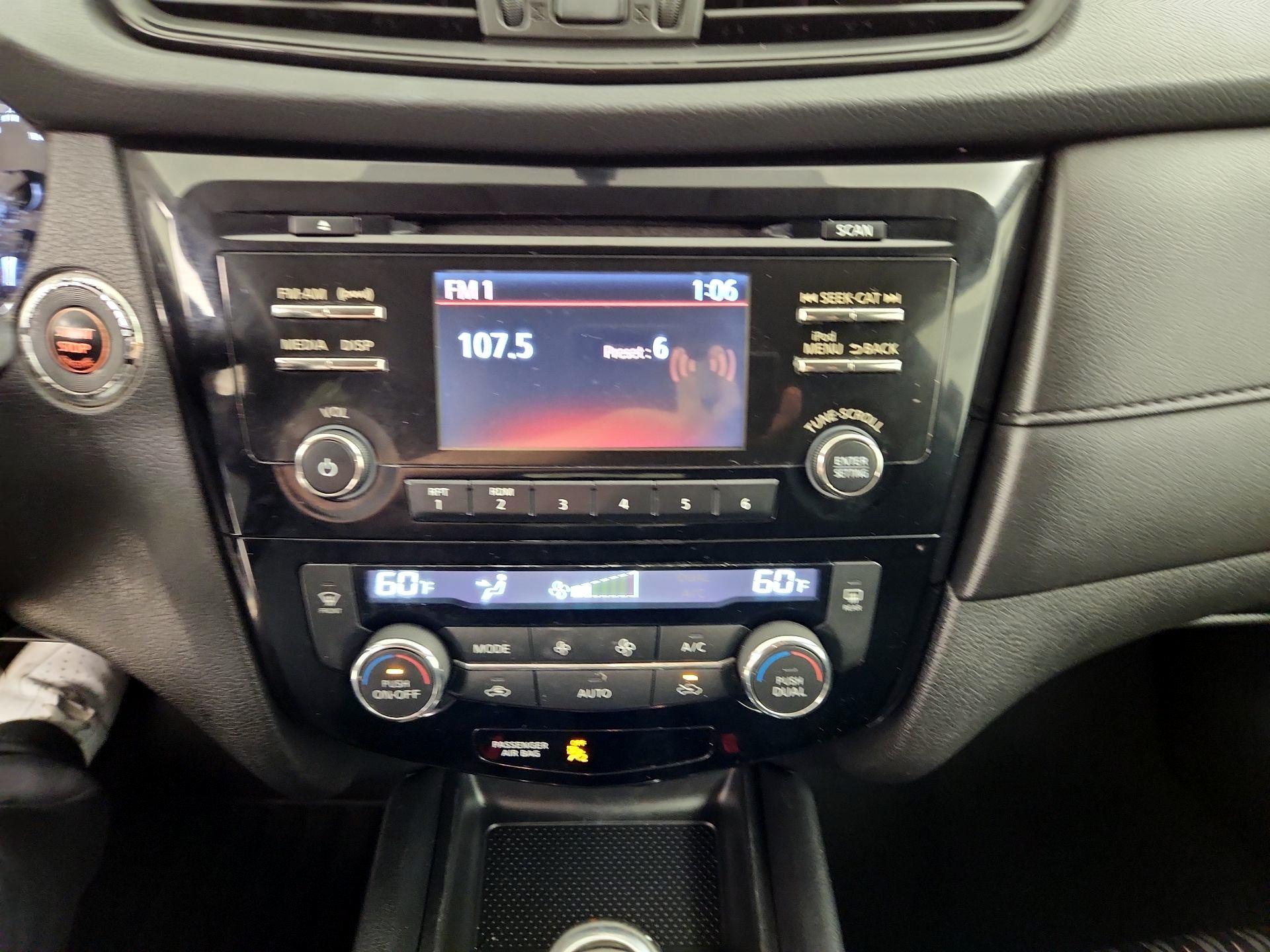 Thumbnail: 2017 Nissan Rogue - 15