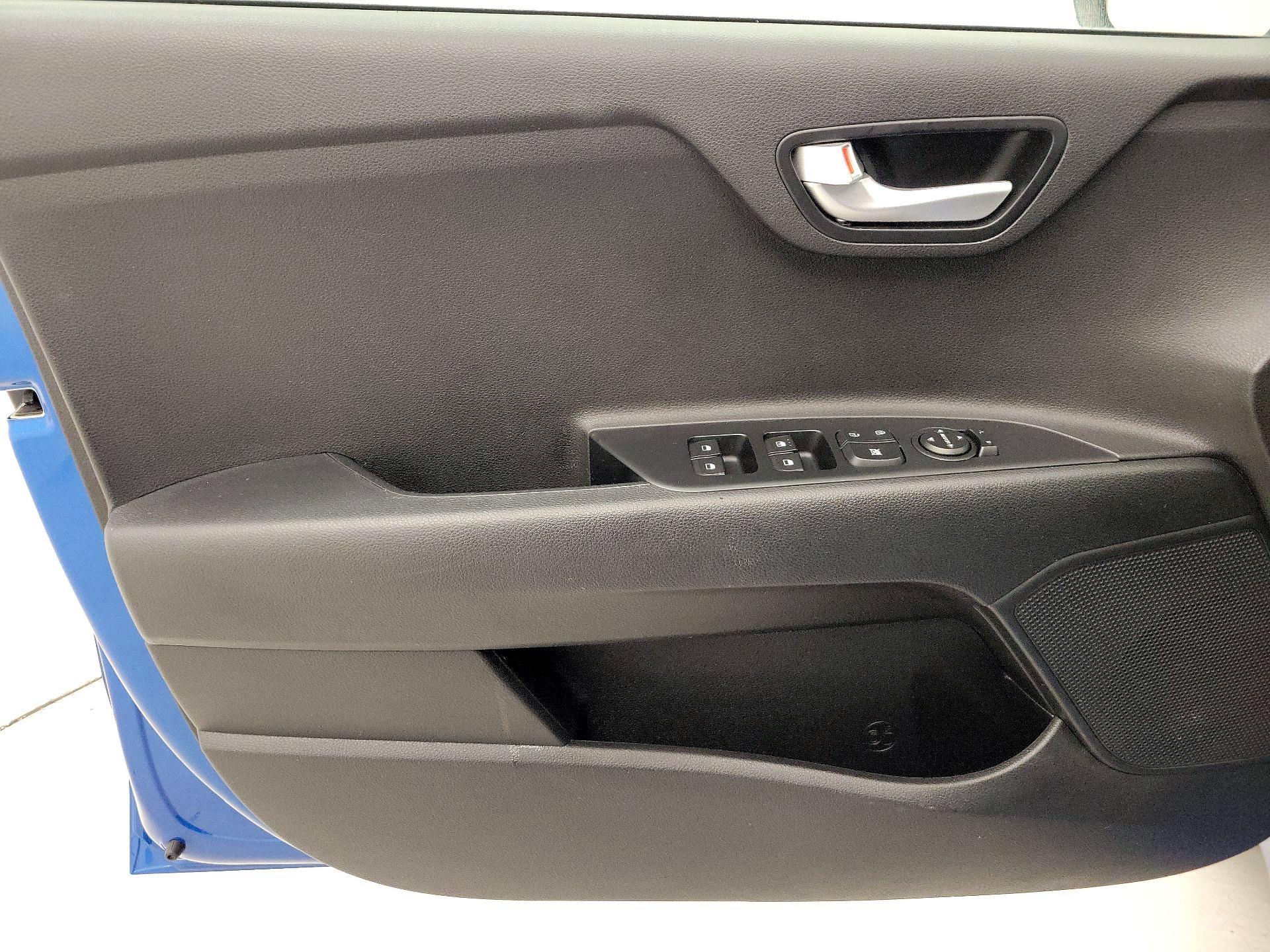 Thumbnail: 2021 Kia Rio - 12