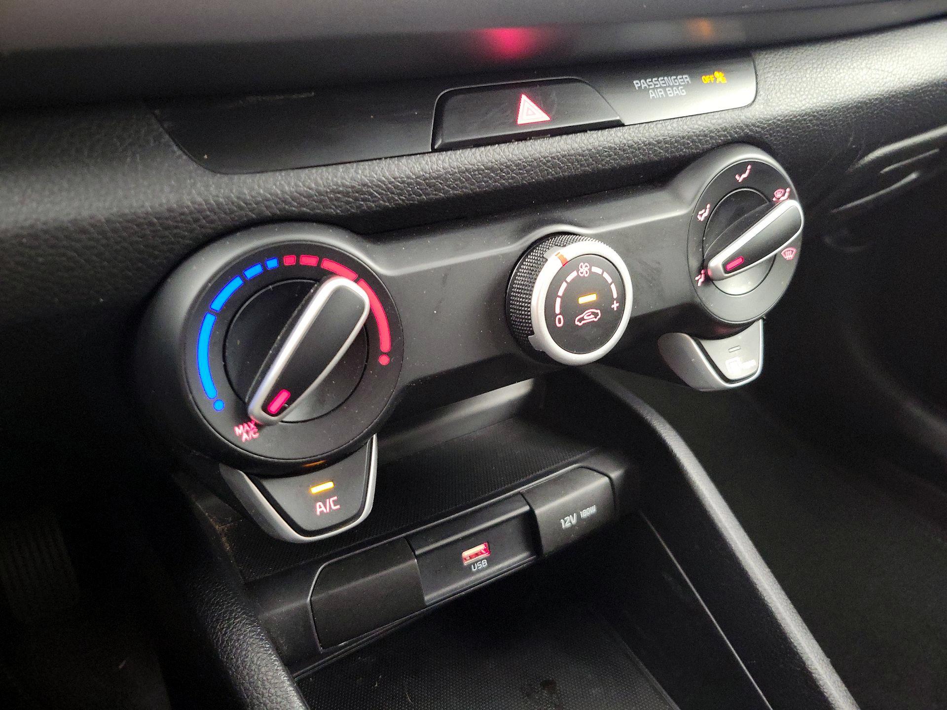 Thumbnail: 2021 Kia Rio - 16