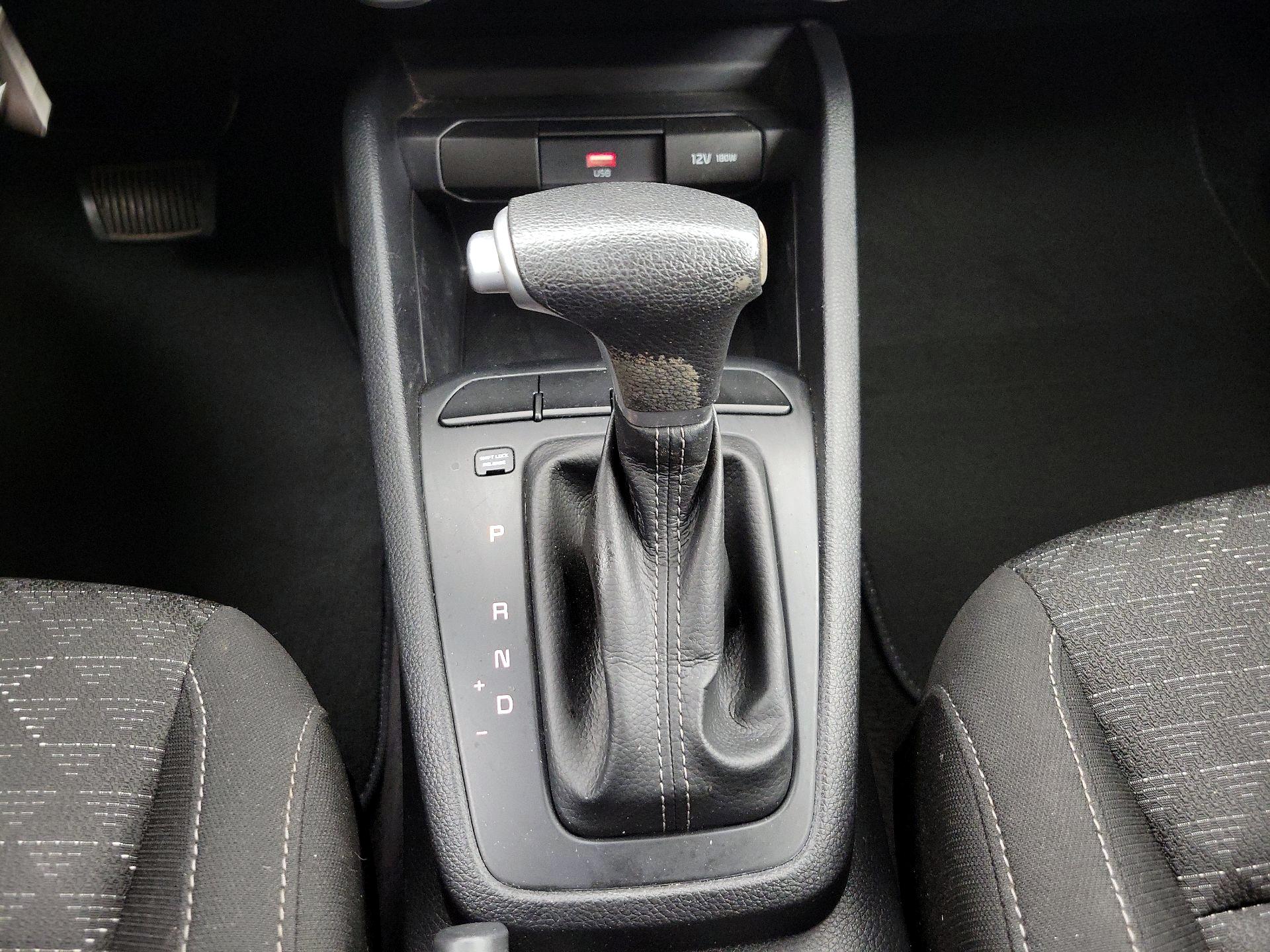 Thumbnail: 2021 Kia Rio - 17