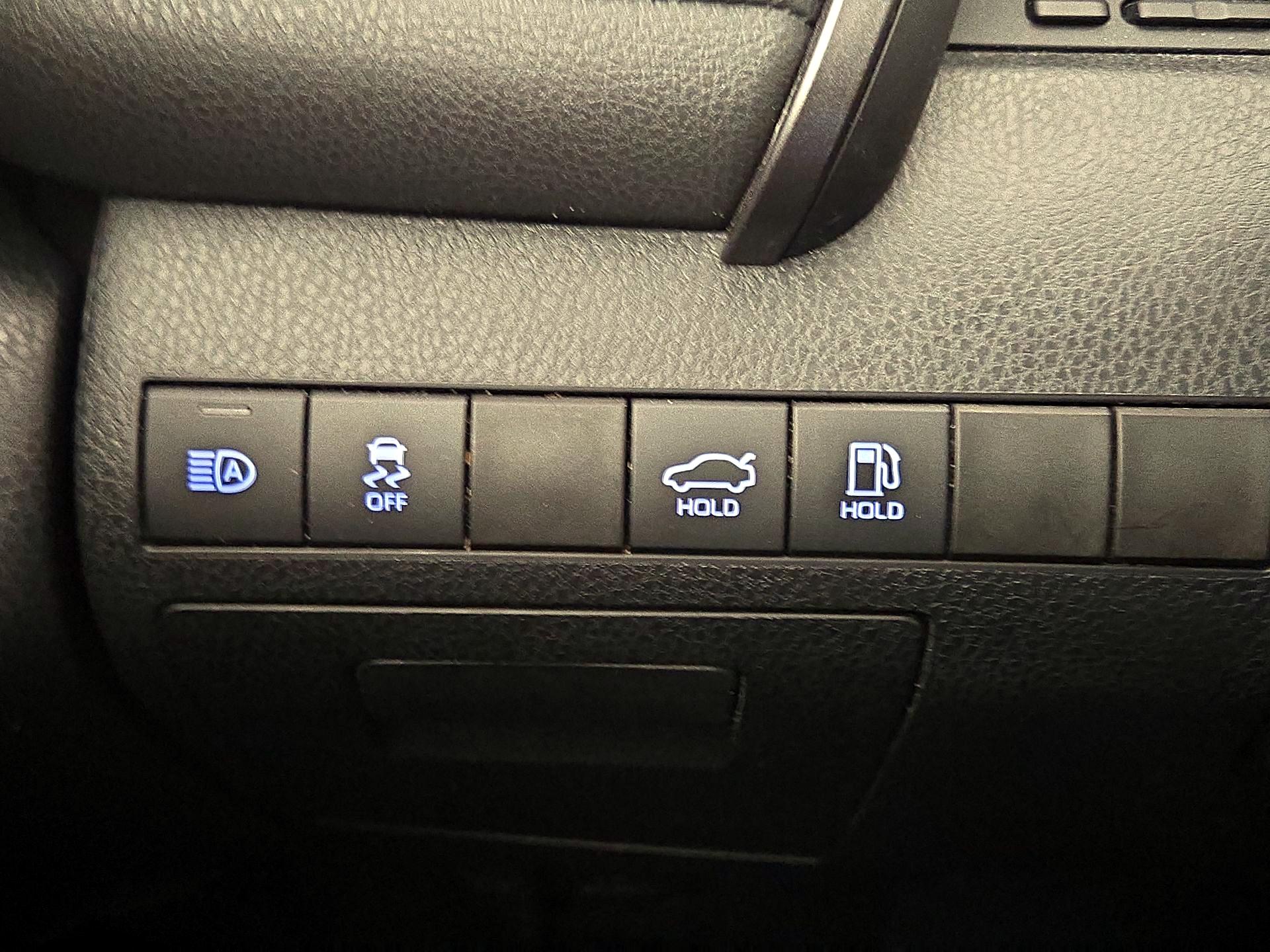 Thumbnail: 2020 Toyota Camry - 13