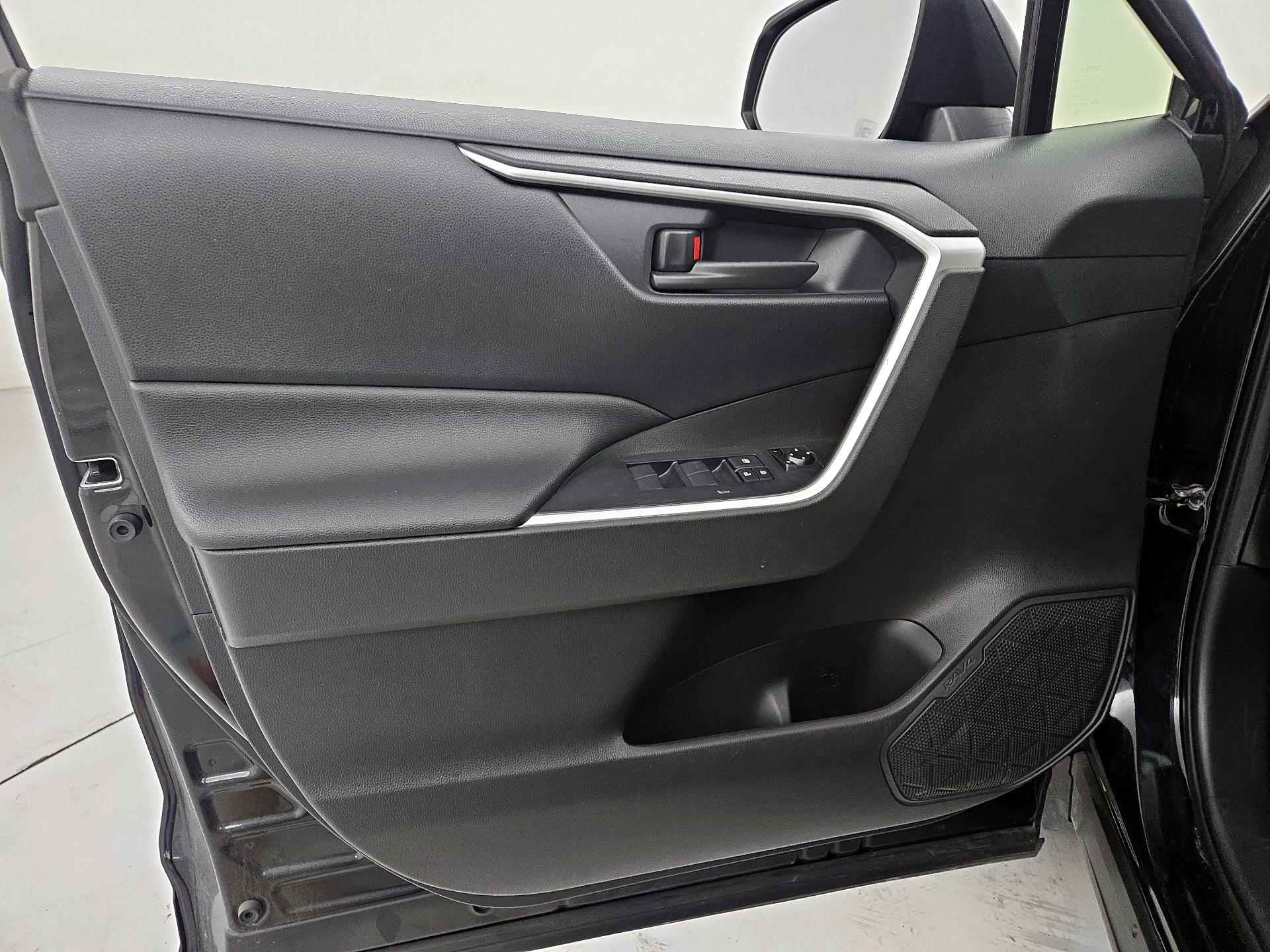 Thumbnail: 2020 Toyota RAV4 - 12