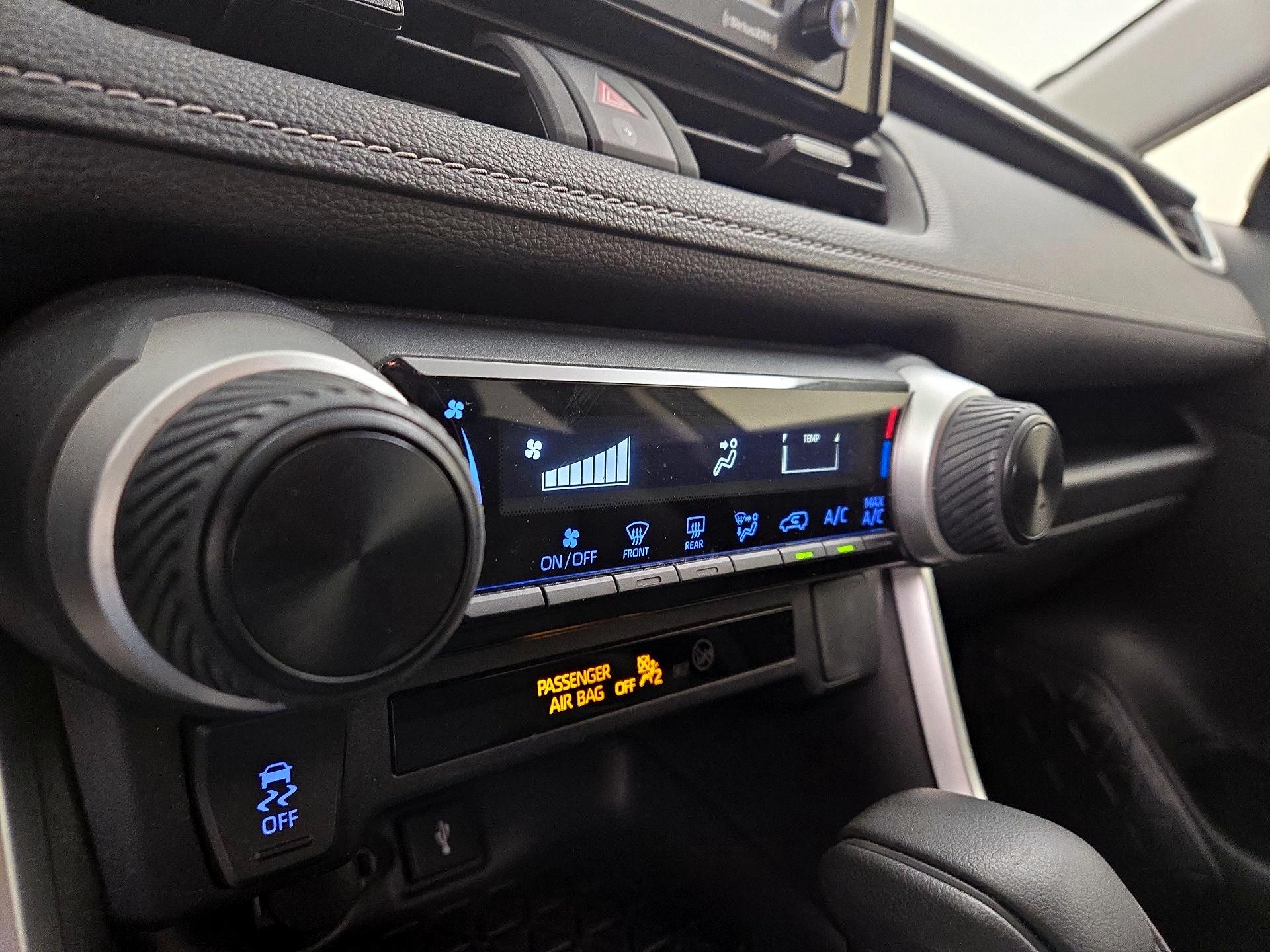 Thumbnail: 2020 Toyota RAV4 - 16