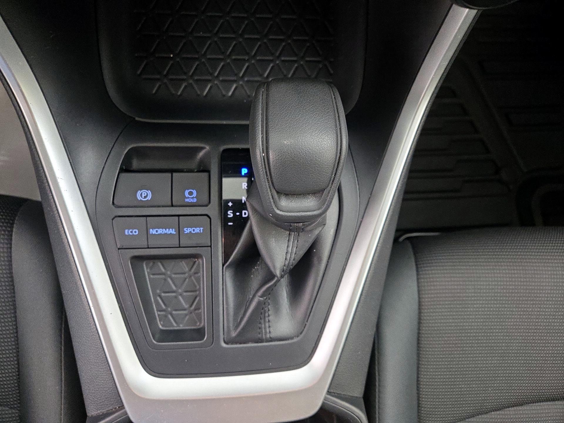 Thumbnail: 2020 Toyota RAV4 - 17