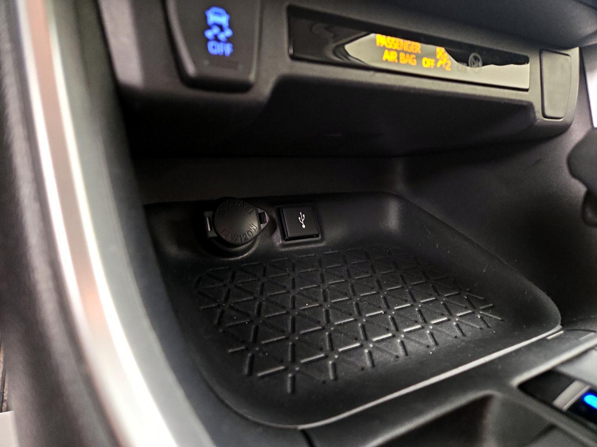 Thumbnail: 2020 Toyota RAV4 - 18