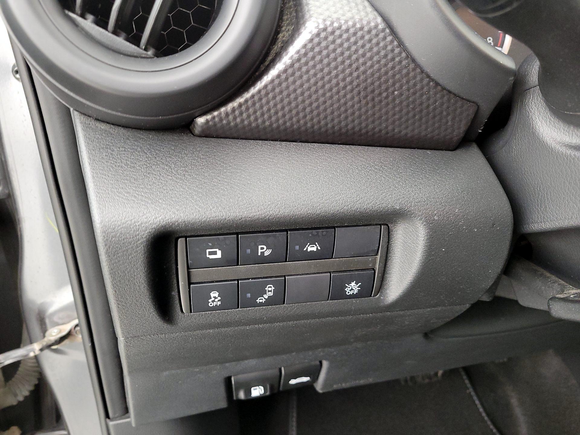 Thumbnail: 2020 Nissan Kicks - 13