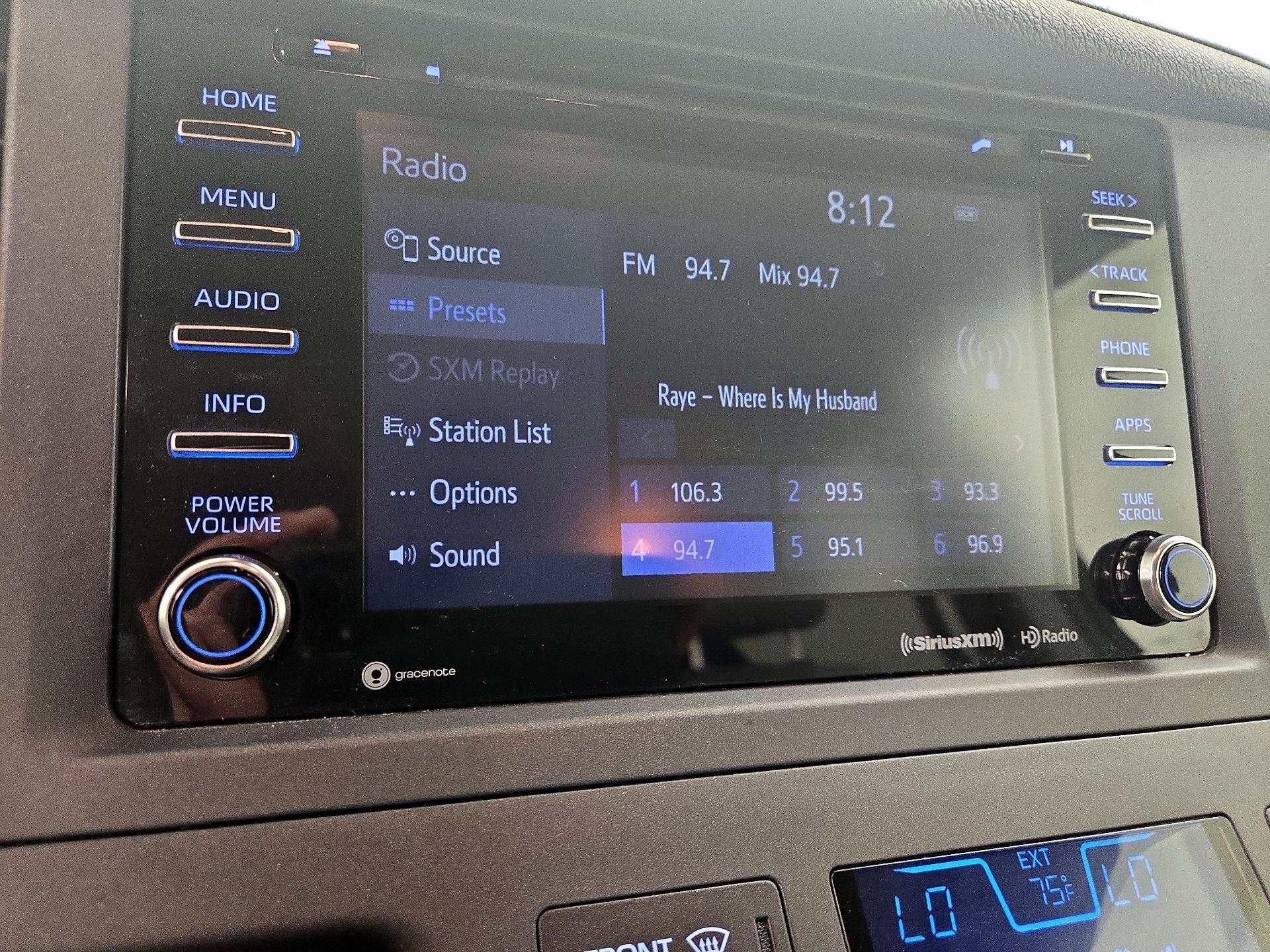 Thumbnail: 2018 Toyota Sienna - 15