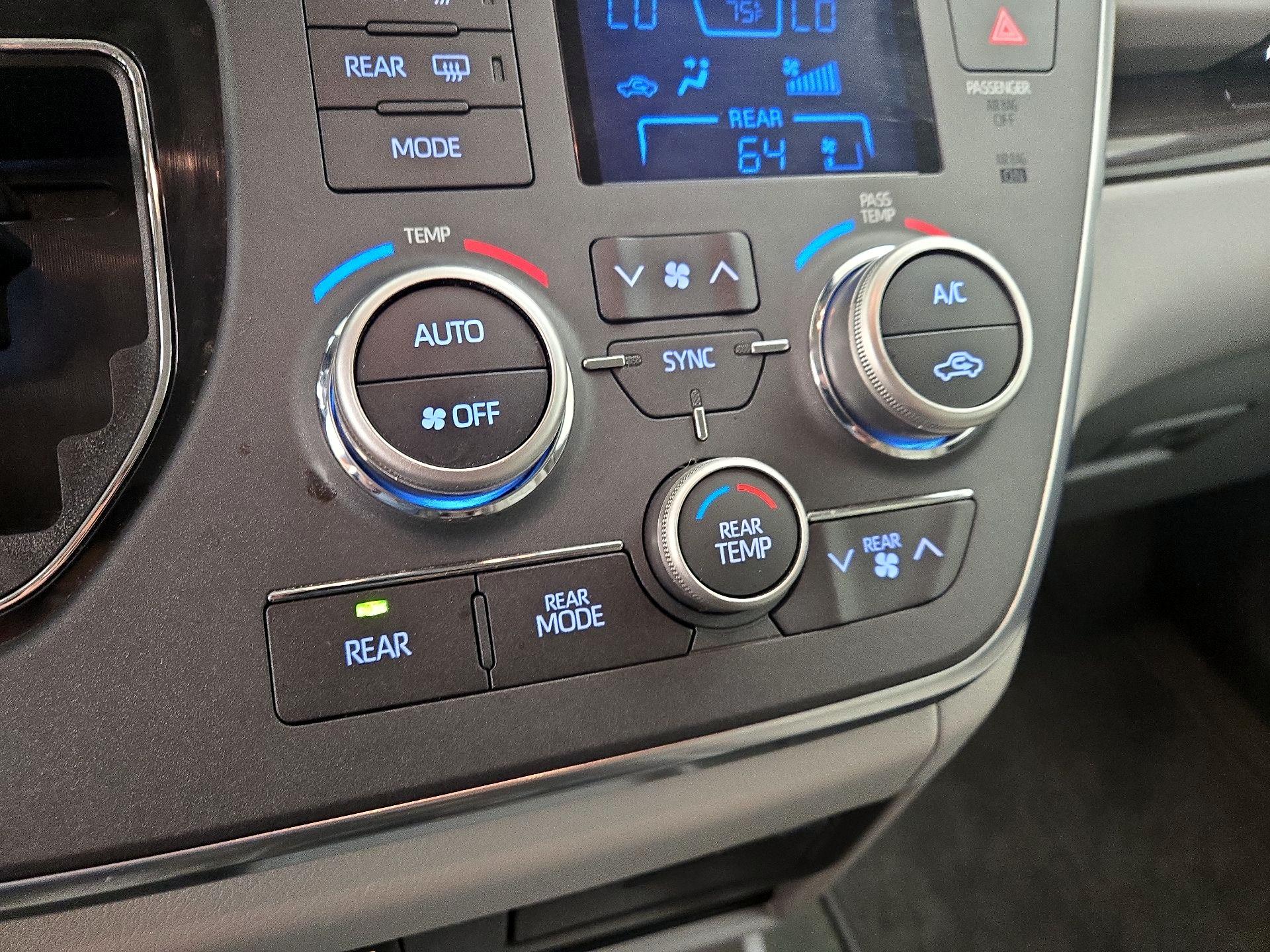 Thumbnail: 2018 Toyota Sienna - 16