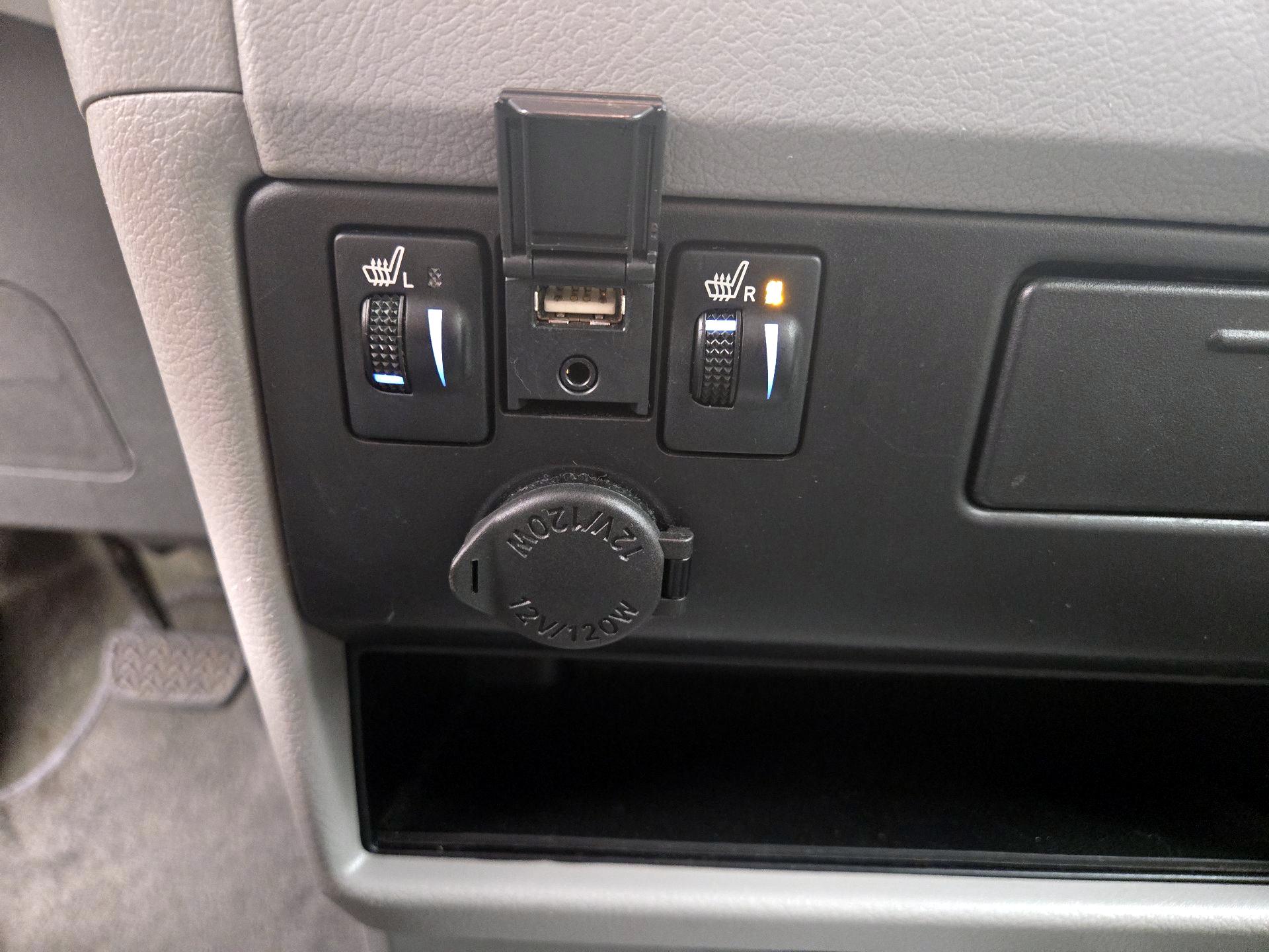 Thumbnail: 2018 Toyota Sienna - 18