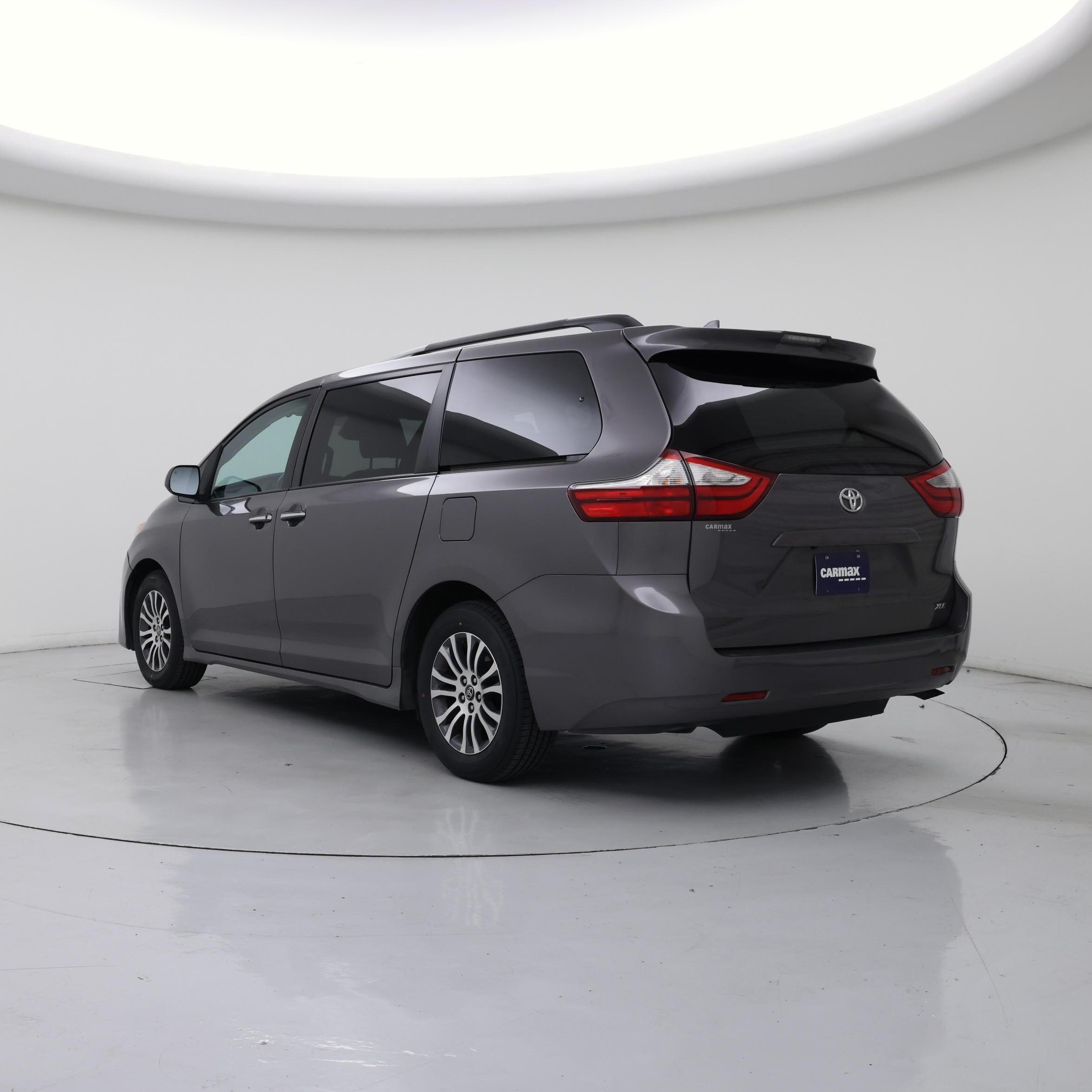 Thumbnail: 2018 Toyota Sienna - 2