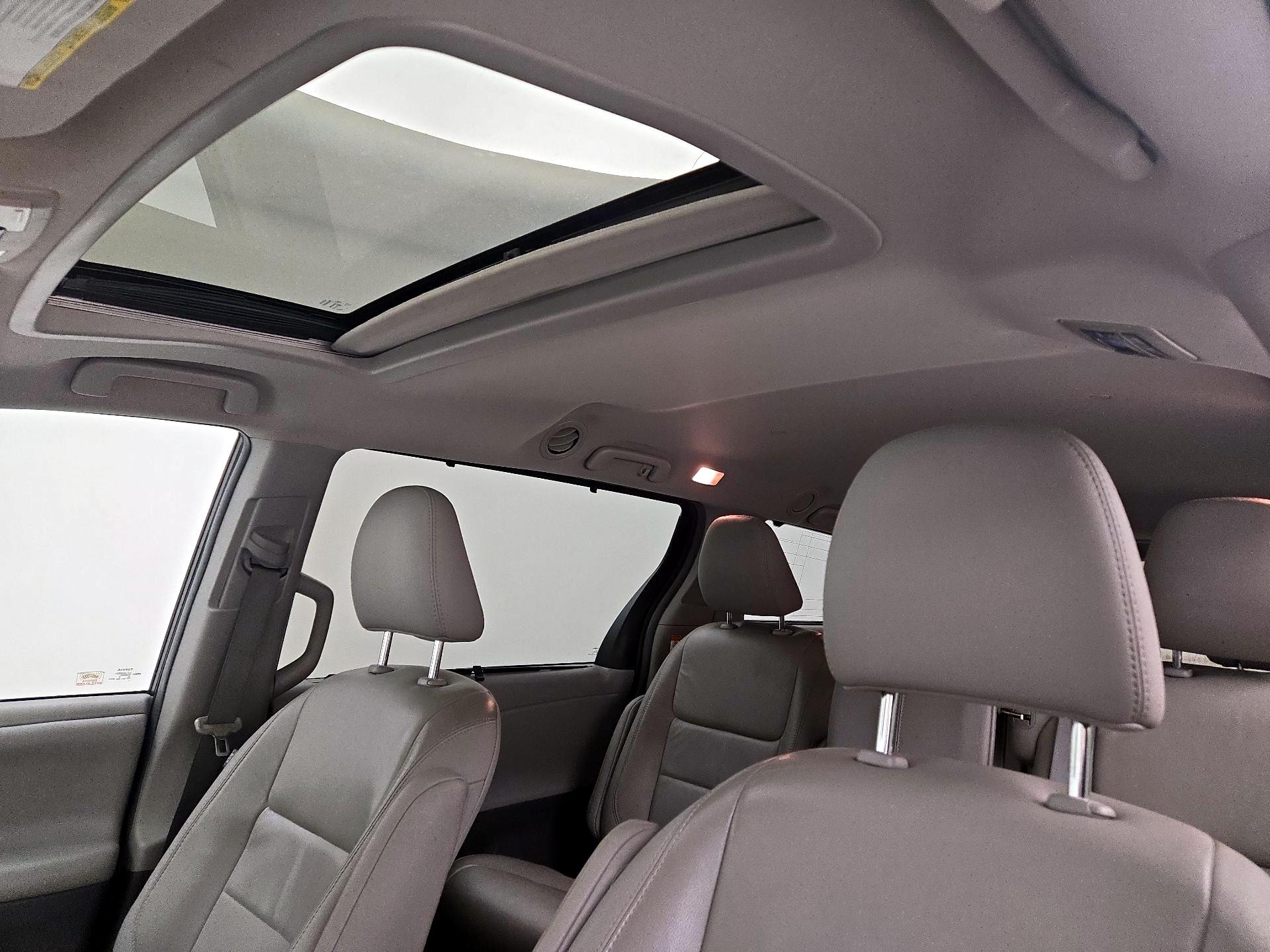 Thumbnail: 2018 Toyota Sienna - 19